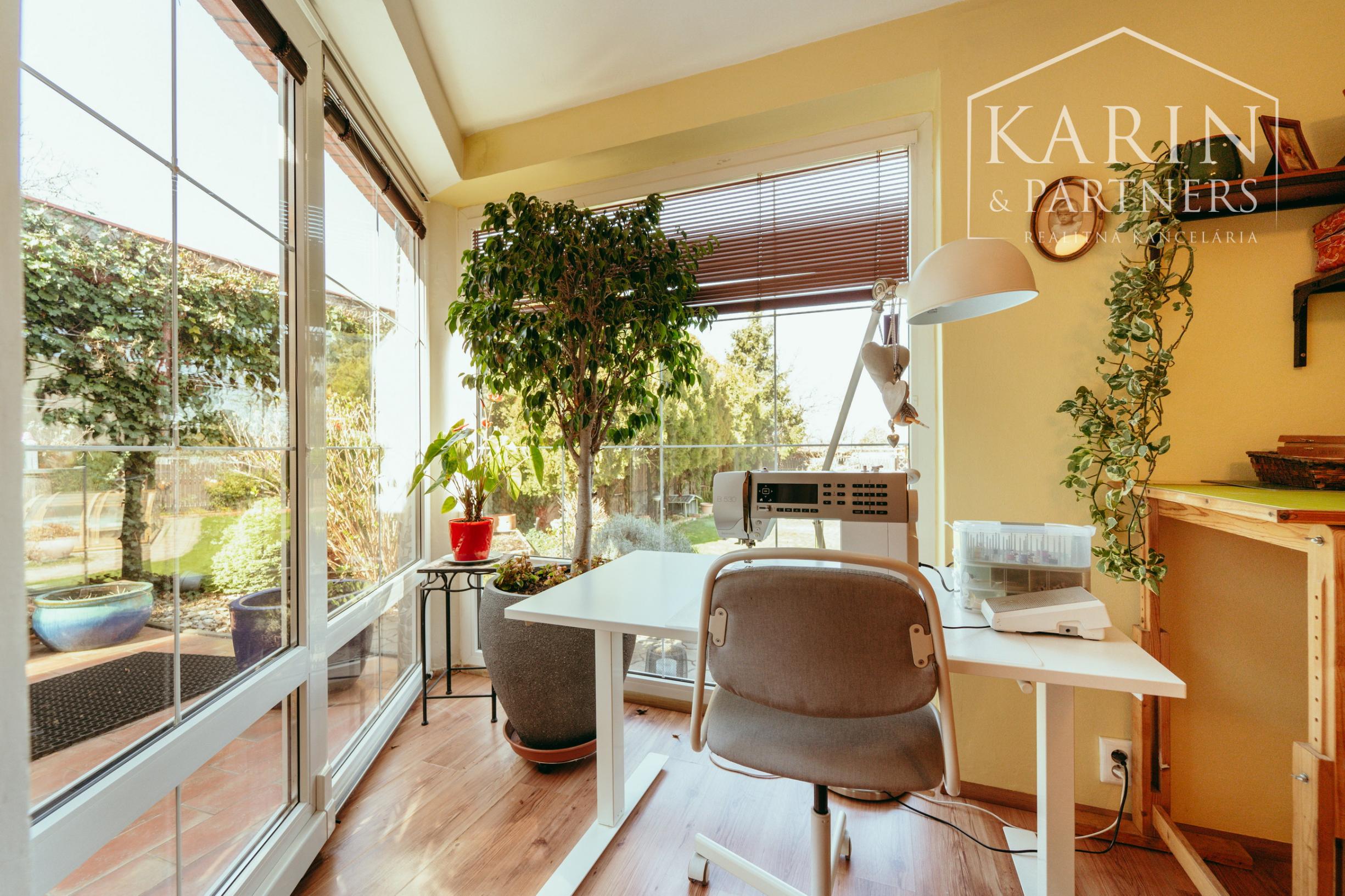 STUPAVA - Rodinný dom s atmosférou  - 5 izieb, záhrada, záhradný domček, bazén, parkovanie