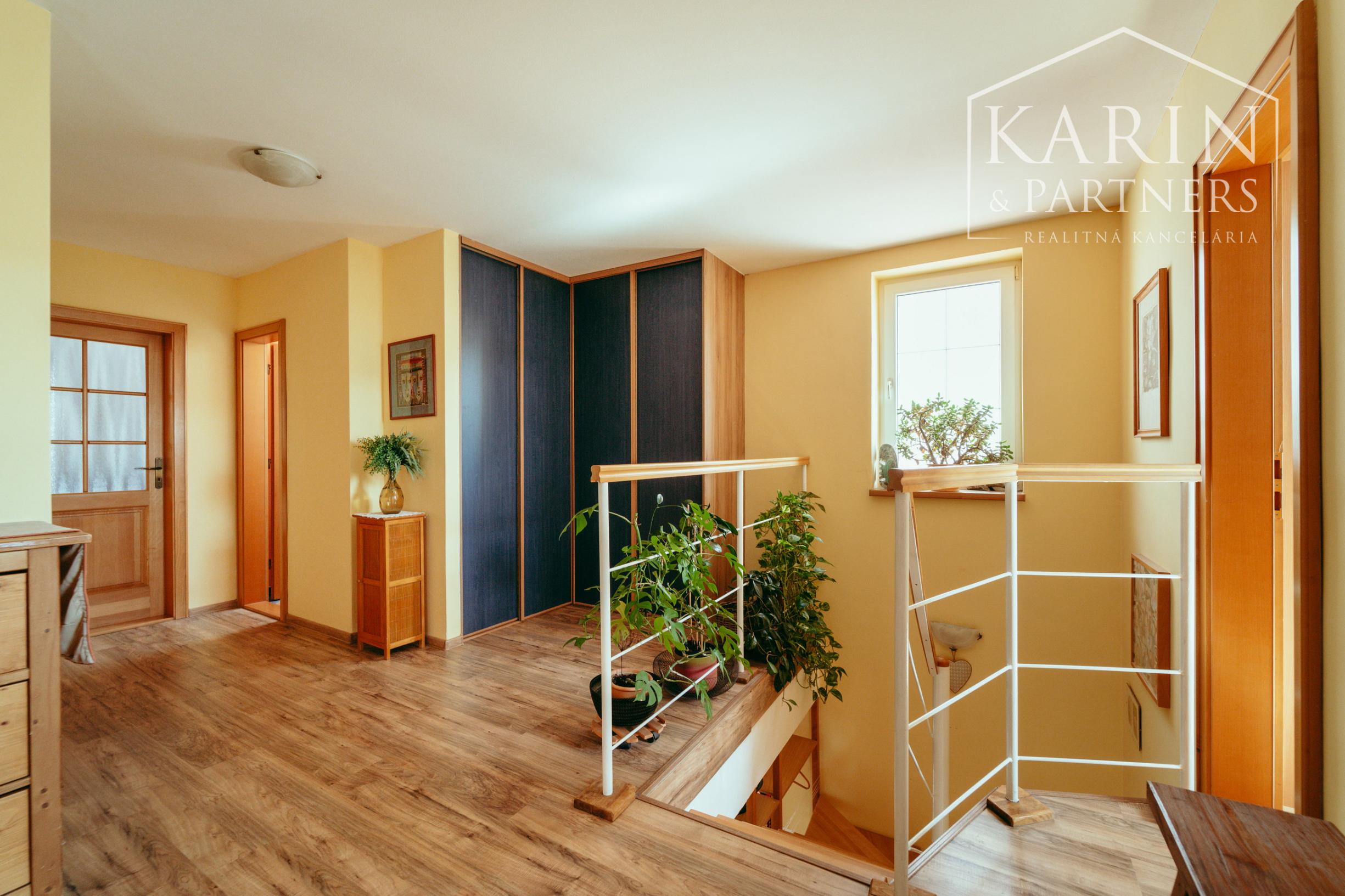 STUPAVA - Rodinný dom s atmosférou  - 5 izieb, záhrada, záhradný domček, bazén, parkovanie