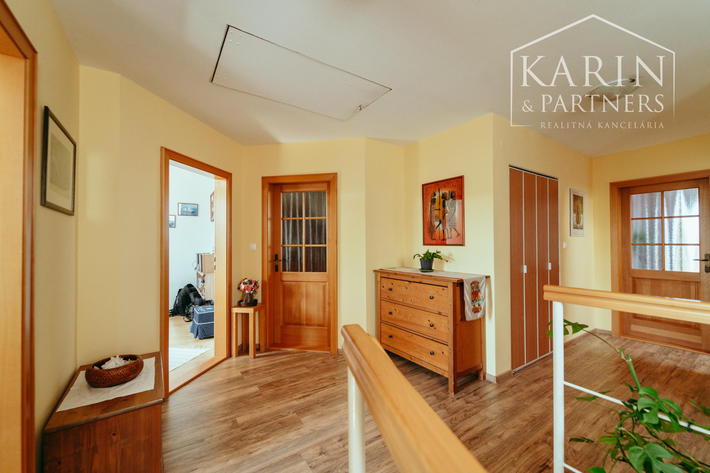 STUPAVA - Rodinný dom s atmosférou  - 5 izieb, záhrada, záhradný domček, bazén, parkovanie