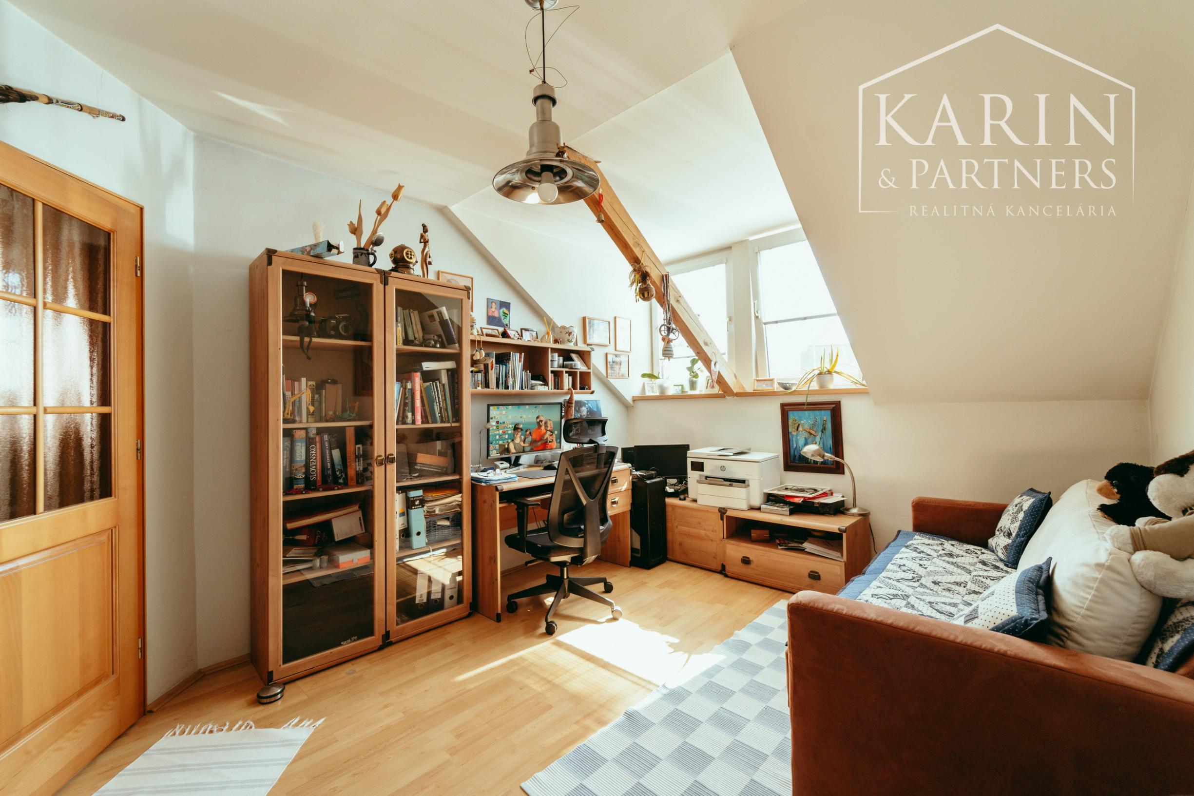 STUPAVA - Rodinný dom s atmosférou  - 5 izieb, záhrada, záhradný domček, bazén, parkovanie