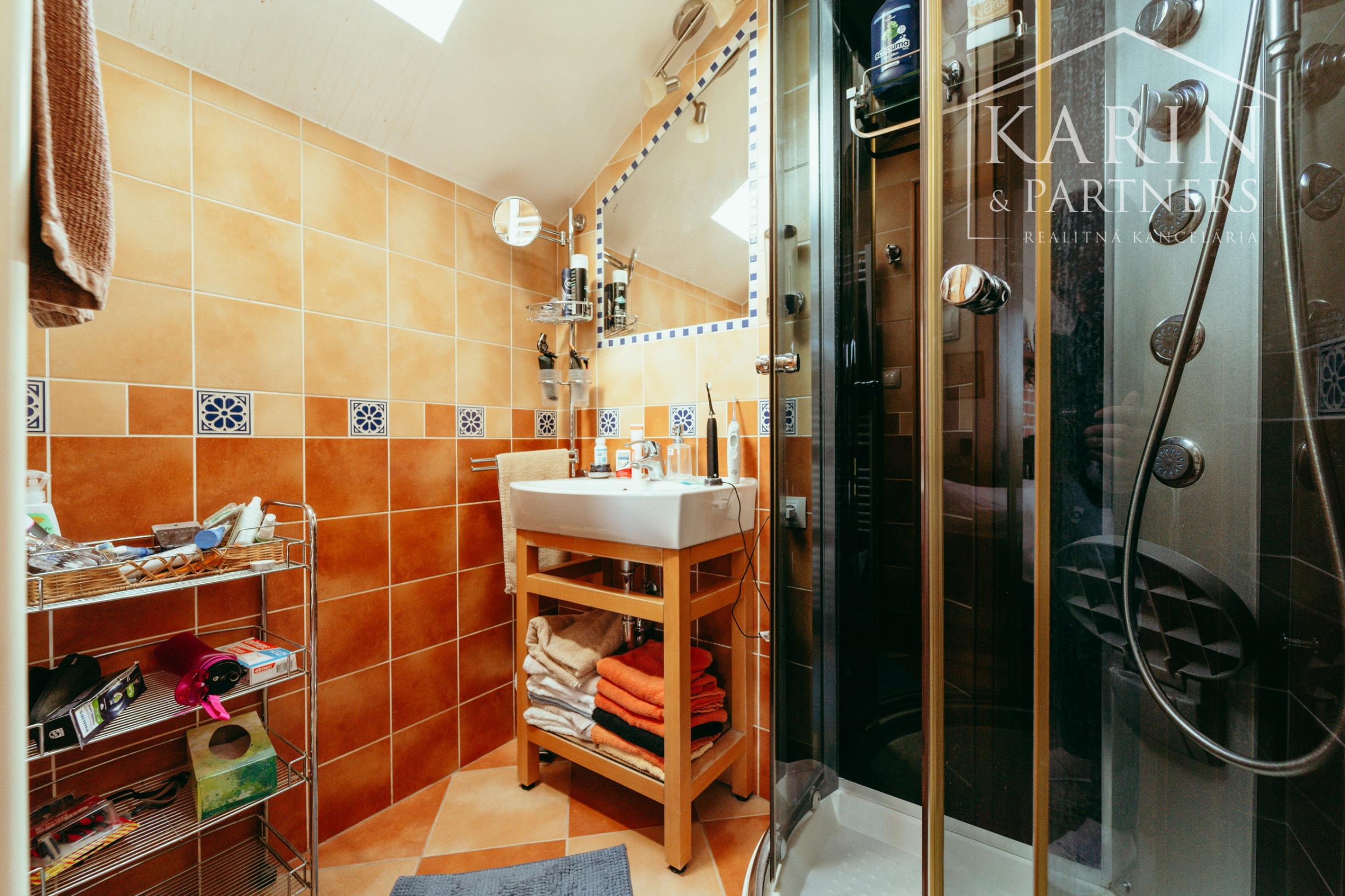 STUPAVA - Rodinný dom s atmosférou  - 5 izieb, záhrada, záhradný domček, bazén, parkovanie