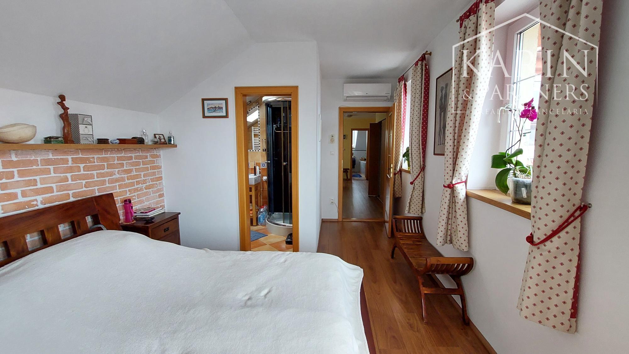 STUPAVA - Rodinný dom s atmosférou  - 5 izieb, záhrada, záhradný domček, bazén, parkovanie