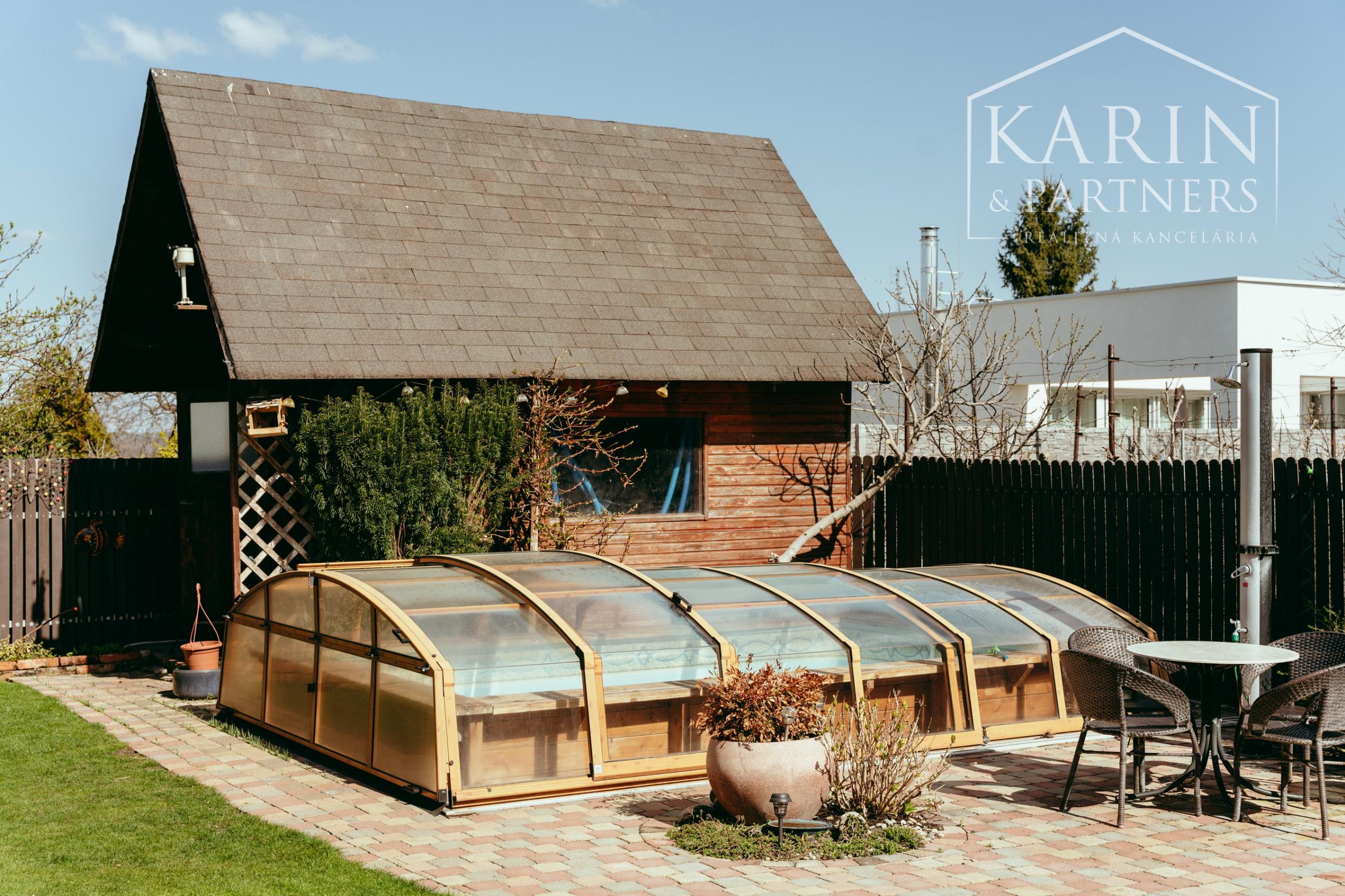 STUPAVA - Rodinný dom s atmosférou  - 5 izieb, záhrada, záhradný domček, bazén, parkovanie