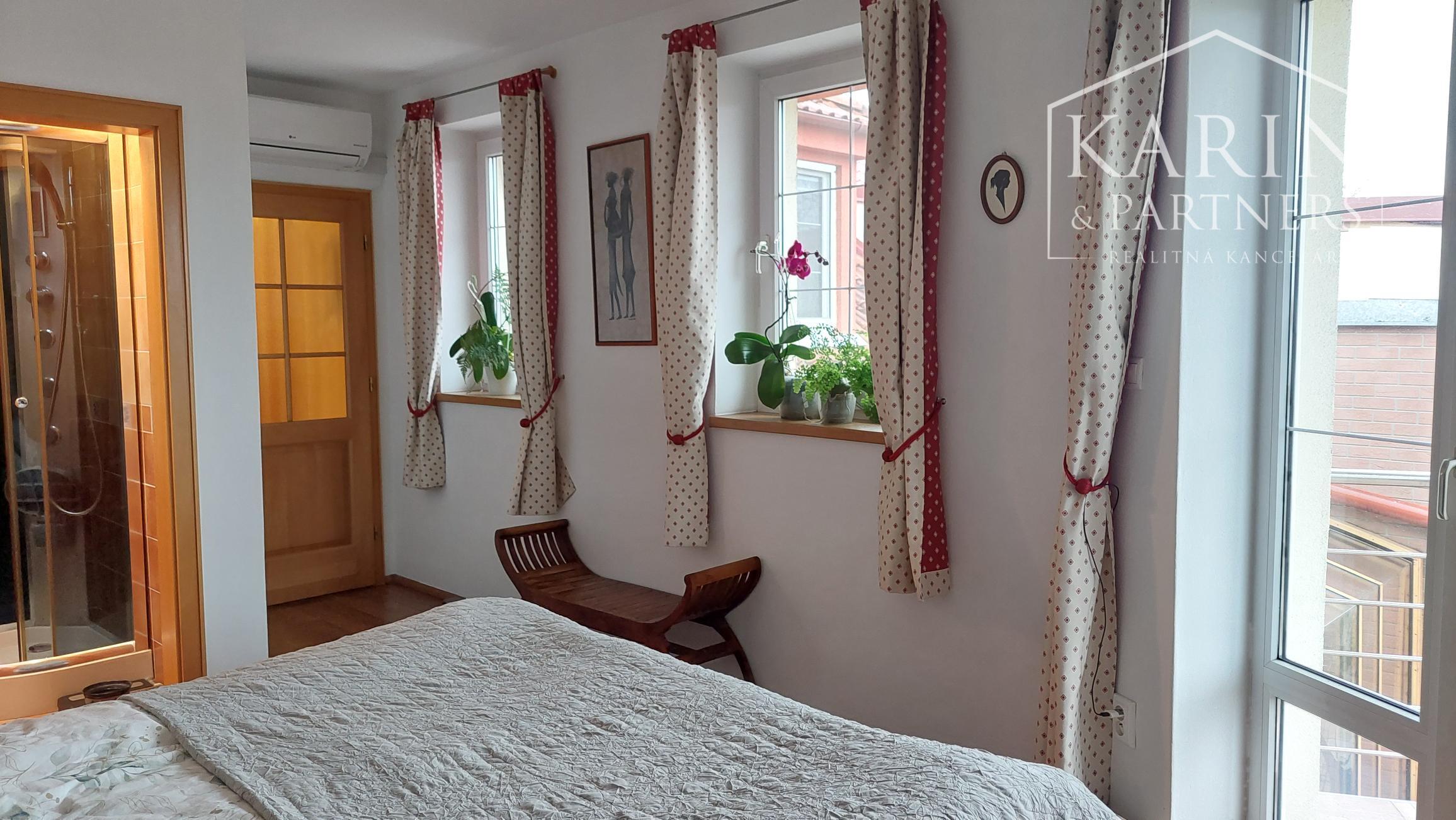 STUPAVA - Rodinný dom s atmosférou  - 5 izieb, záhrada, záhradný domček, bazén, parkovanie