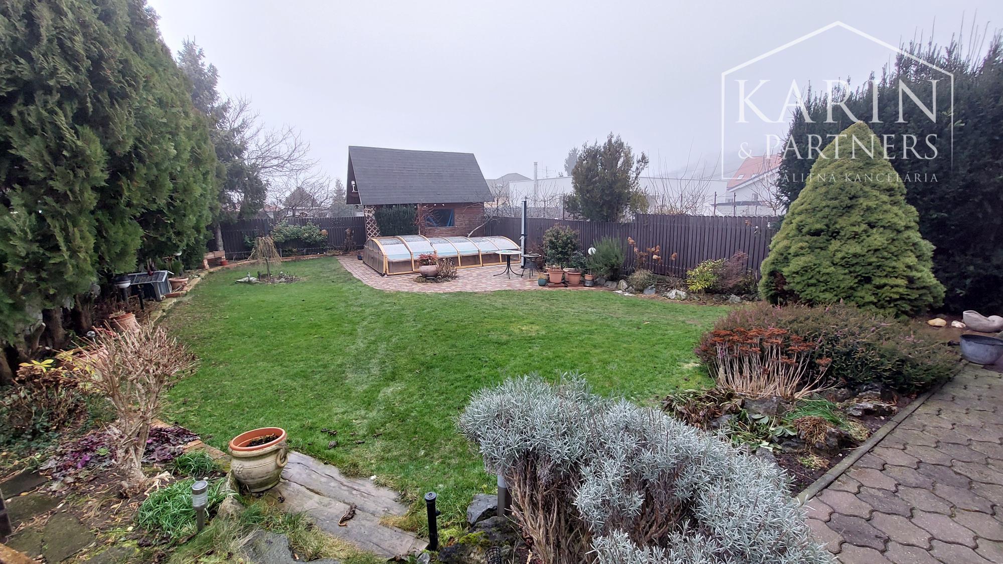 STUPAVA - Rodinný dom s atmosférou  - 5 izieb, záhrada, záhradný domček, bazén, parkovanie