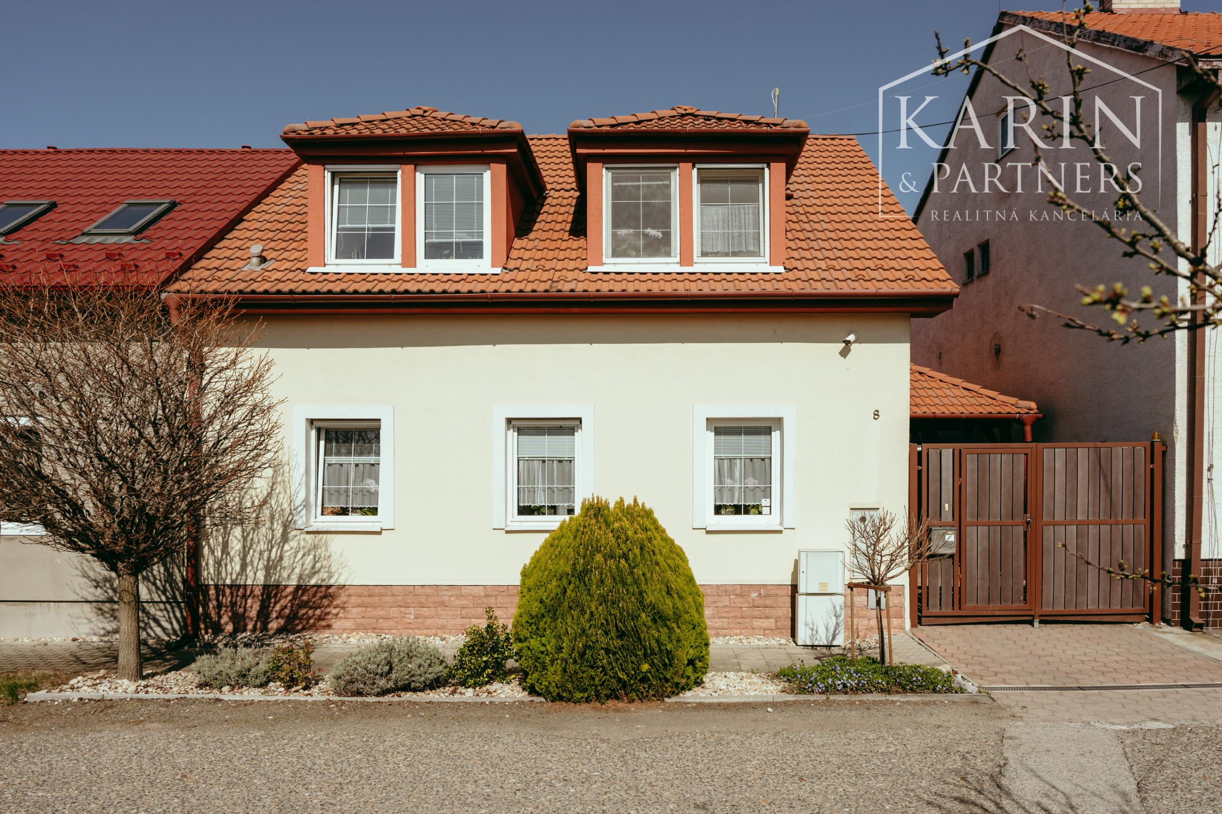 STUPAVA - Rodinný dom s atmosférou  - 5 izieb, záhrada, záhradný domček, bazén, parkovanie