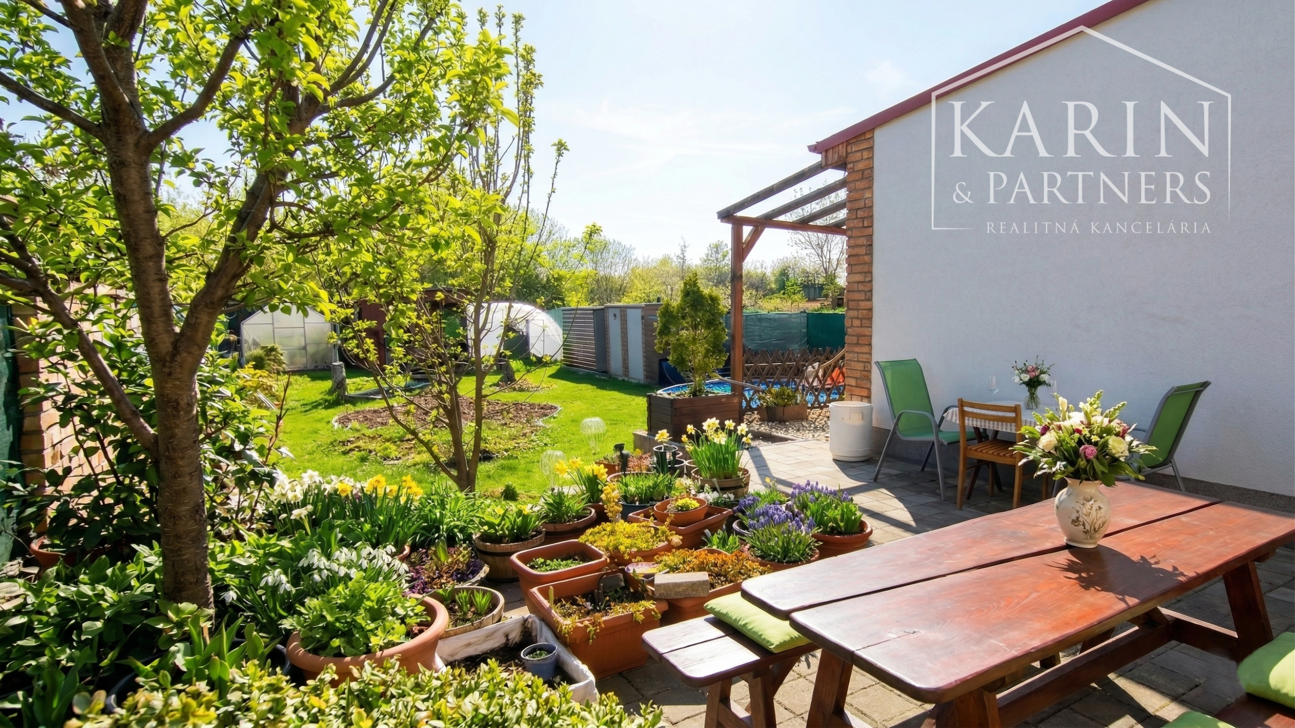 ŠTÝLOVÁ KOMPLETNE ZREKONŠTRUOVANÁ CHATA S BAZÉNOM A ZÁHRADOU – IDEÁLNA NA ODDYCH AJ CELOROČNÉ BÝVANIE - NOVÉ ZÁMKY