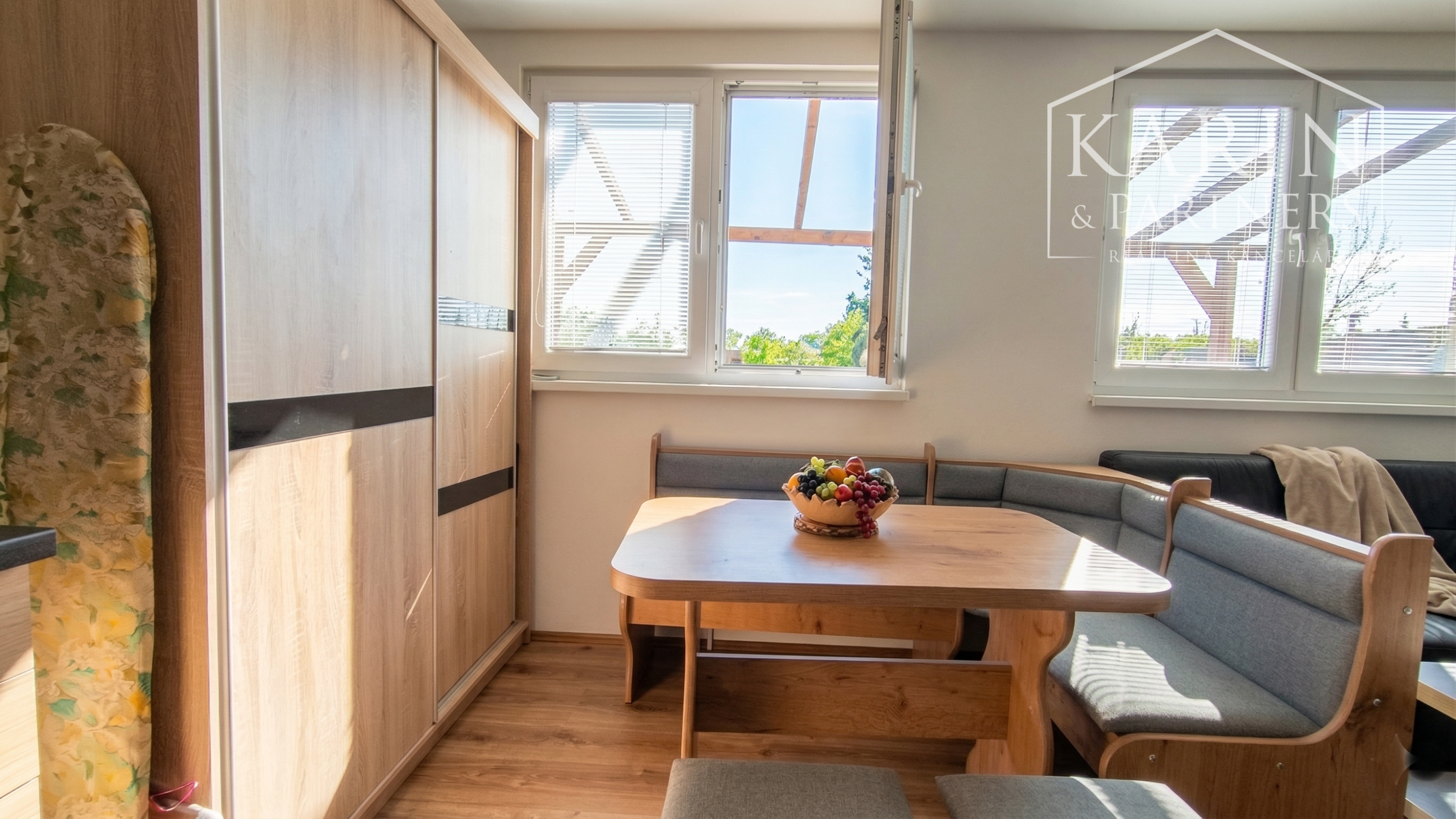 ŠTÝLOVÁ KOMPLETNE ZREKONŠTRUOVANÁ CHATA S BAZÉNOM A ZÁHRADOU – IDEÁLNA NA ODDYCH AJ CELOROČNÉ BÝVANIE - NOVÉ ZÁMKY