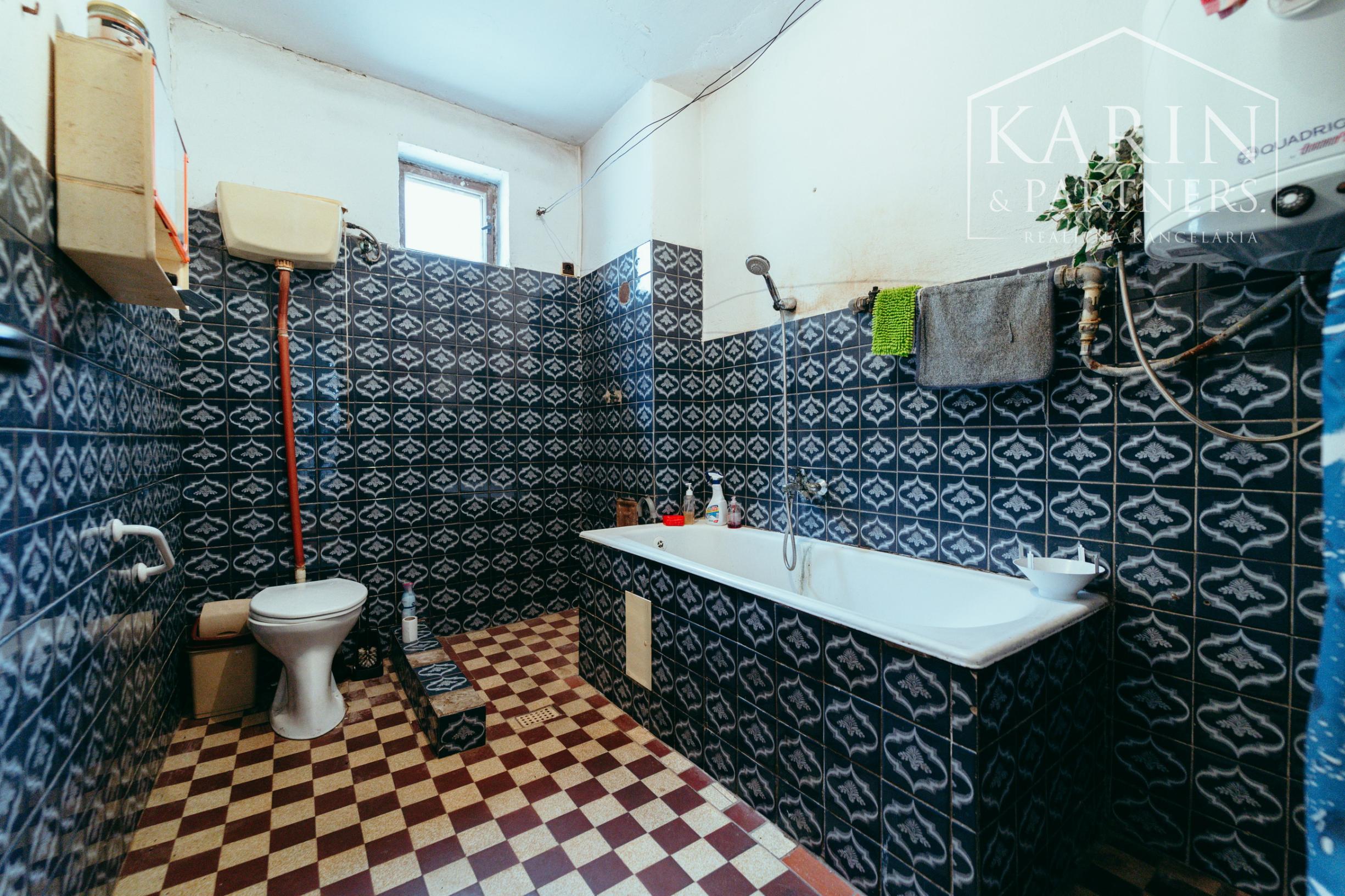 10 izbový rodinný dom v okrajovej časti obce Brodské