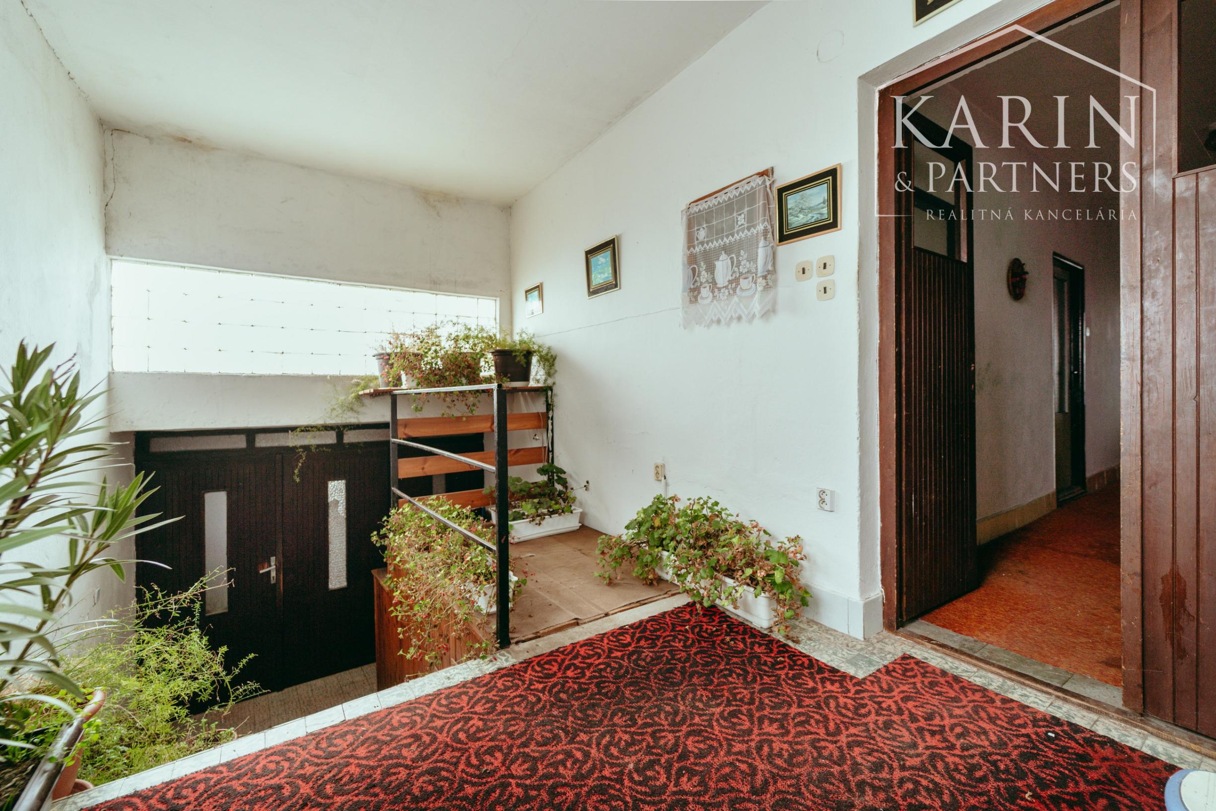 10 izbový rodinný dom v okrajovej časti obce Brodské