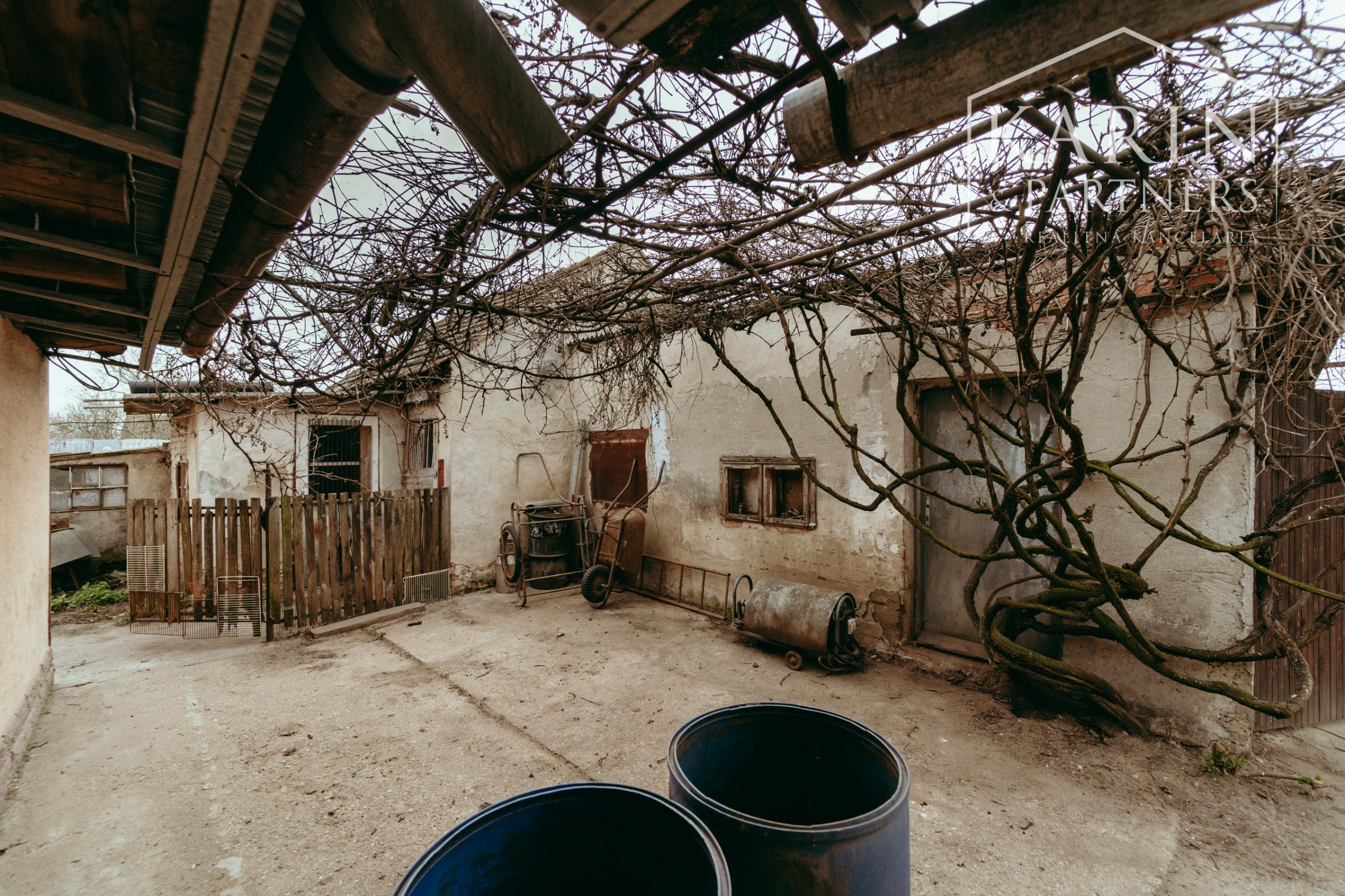 10 izbový rodinný dom v okrajovej časti obce Brodské