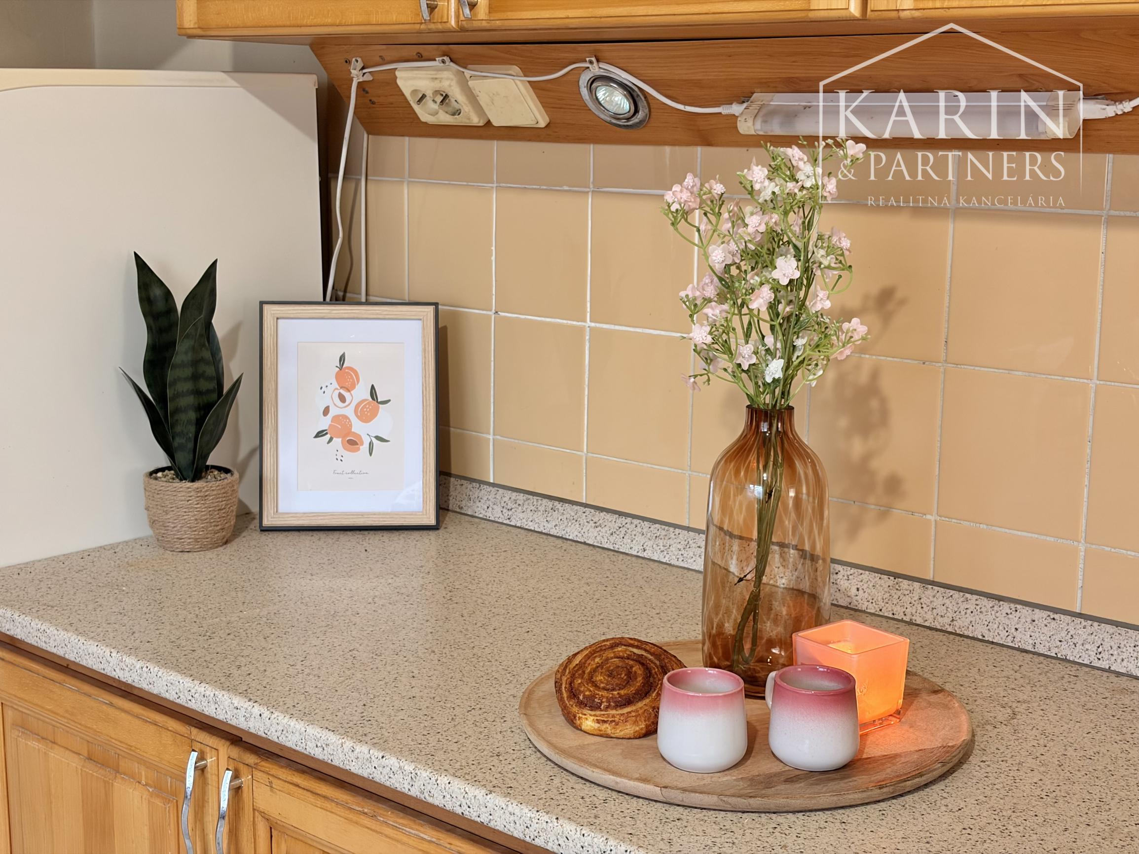 3-izb. RD Pastuchov (8 km od Hlohovca), 2 garáže, dieľňa+2 izby v podkroví