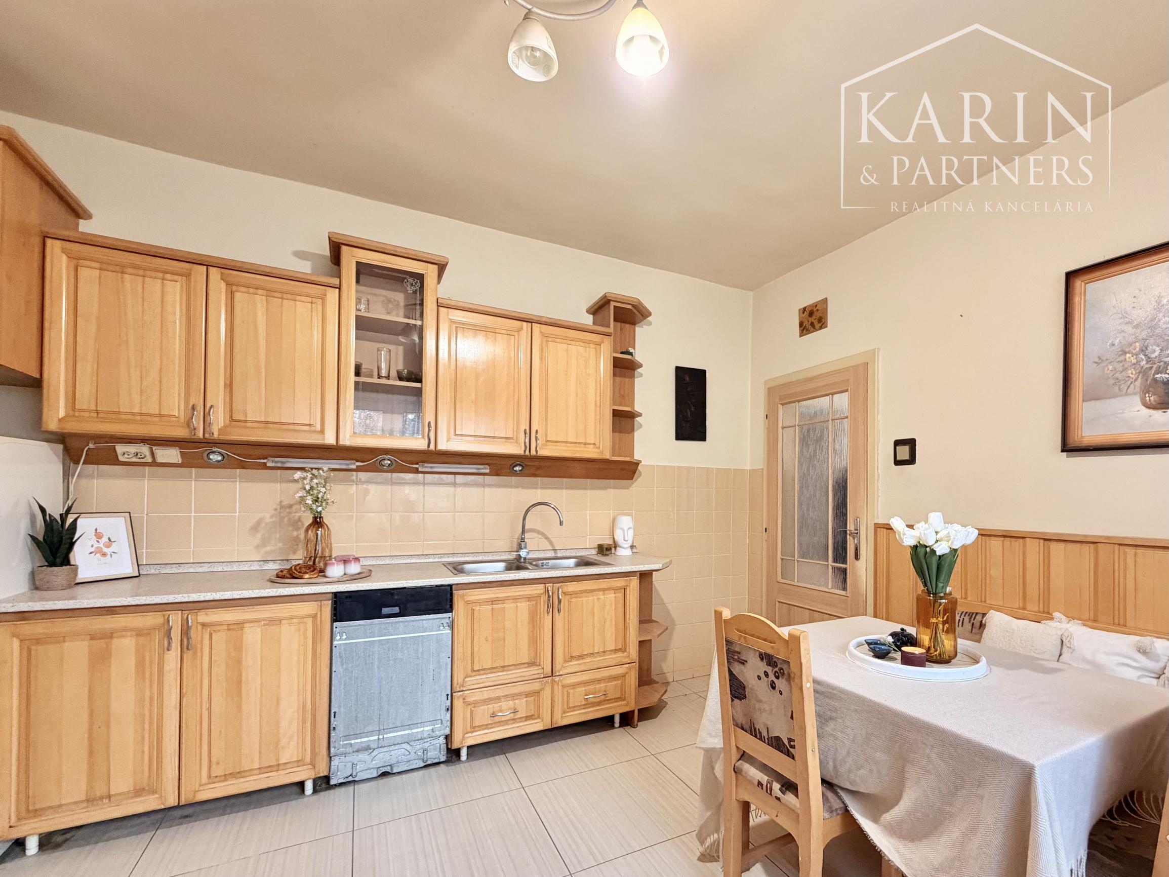 3-izb. RD Pastuchov (8 km od Hlohovca), 2 garáže, dieľňa+2 izby v podkroví