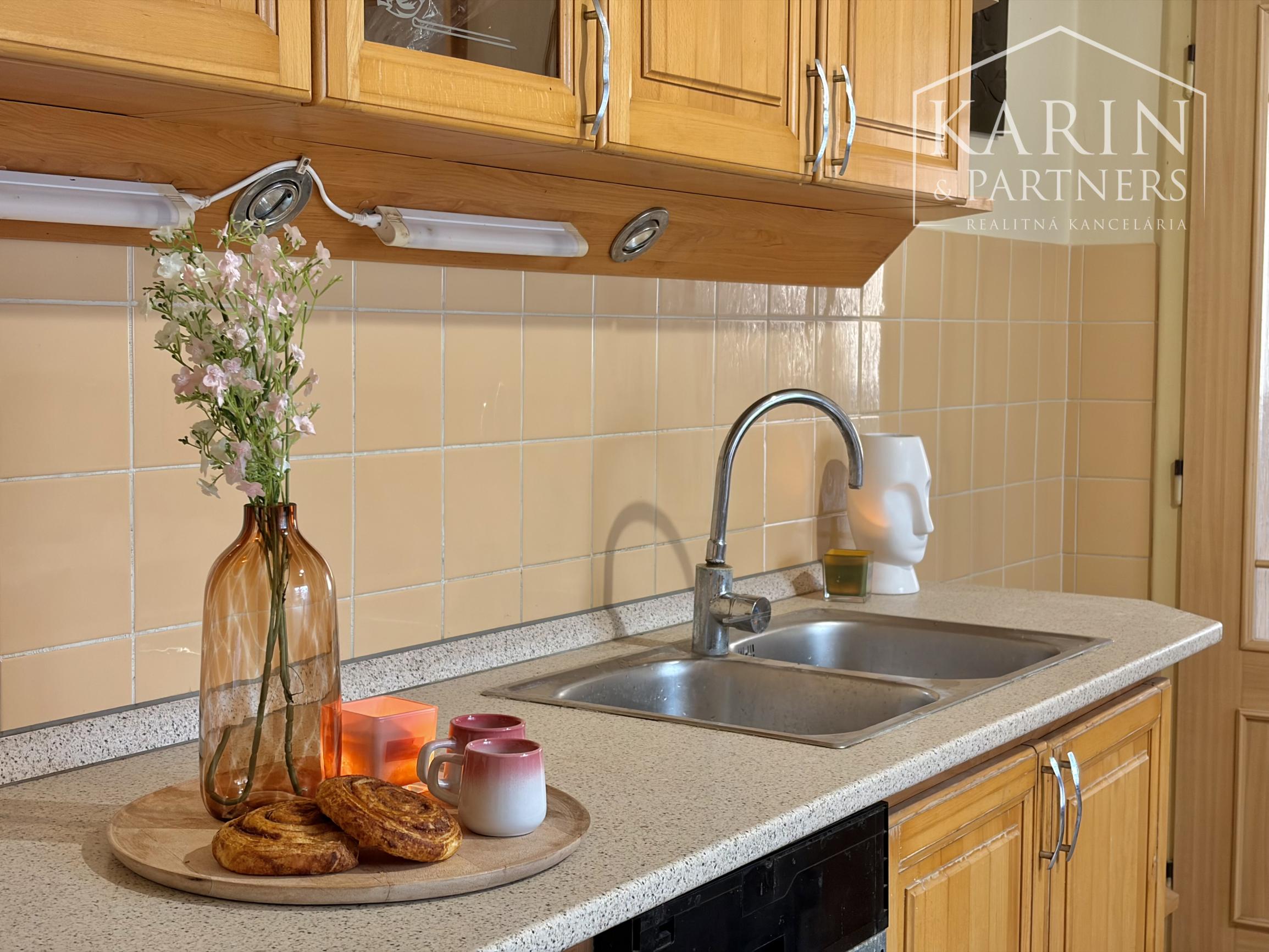 3-izb. RD Pastuchov (8 km od Hlohovca), 2 garáže, dieľňa+2 izby v podkroví