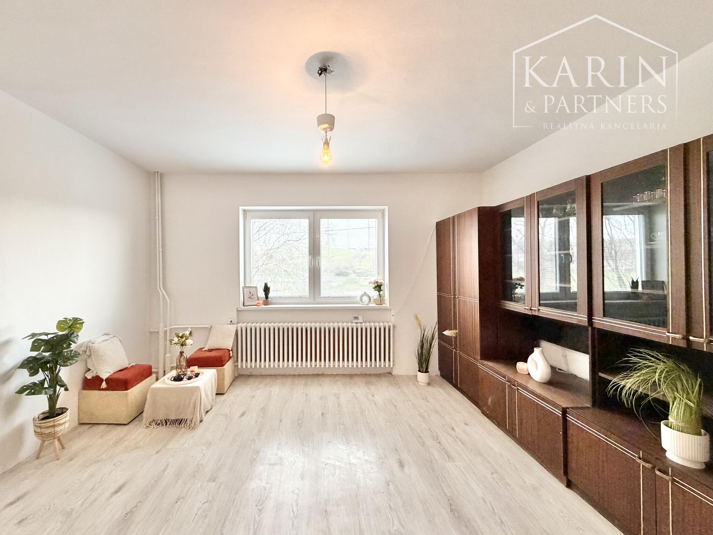 3-izb. RD Pastuchov (8 km od Hlohovca), 2 garáže, dieľňa+2 izby v podkroví