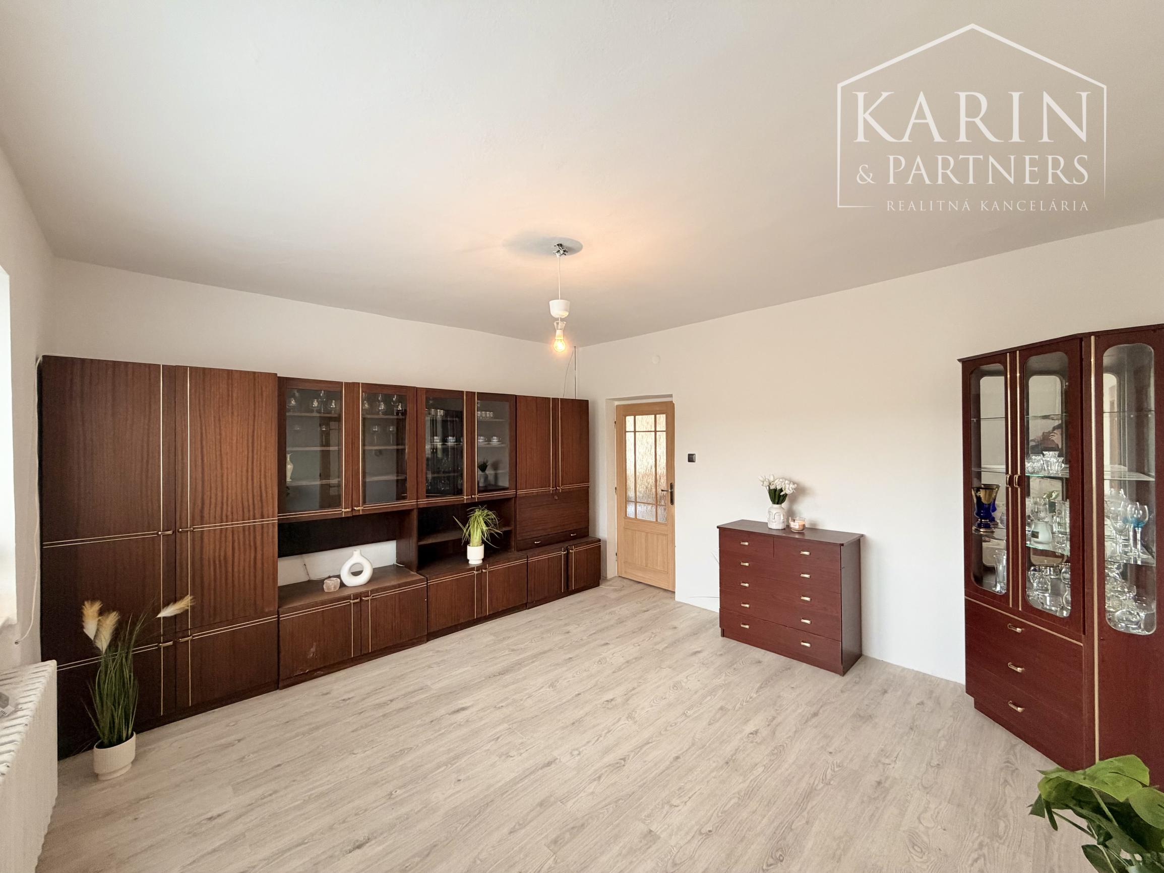 3-izb. RD Pastuchov (8 km od Hlohovca), 2 garáže, dieľňa+2 izby v podkroví