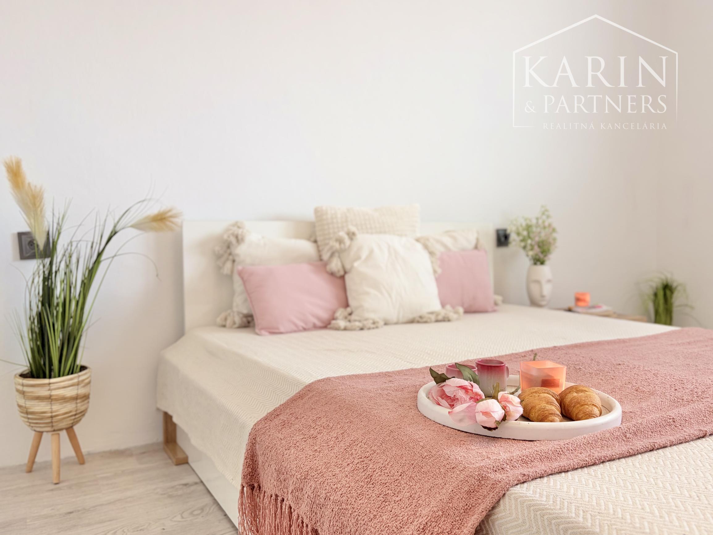 3-izb. RD Pastuchov (8 km od Hlohovca), 2 garáže, dieľňa+2 izby v podkroví