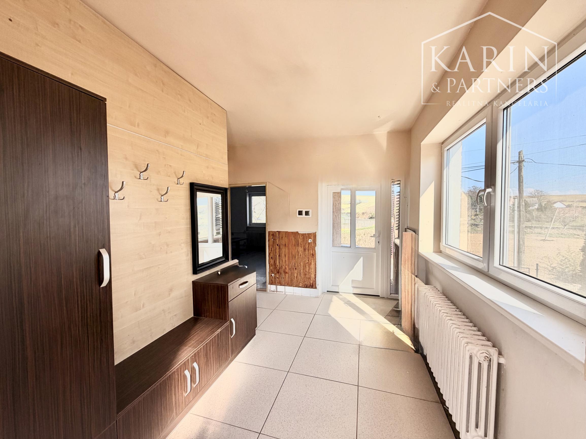 3-izb. RD Pastuchov (8 km od Hlohovca), 2 garáže, dieľňa+2 izby v podkroví