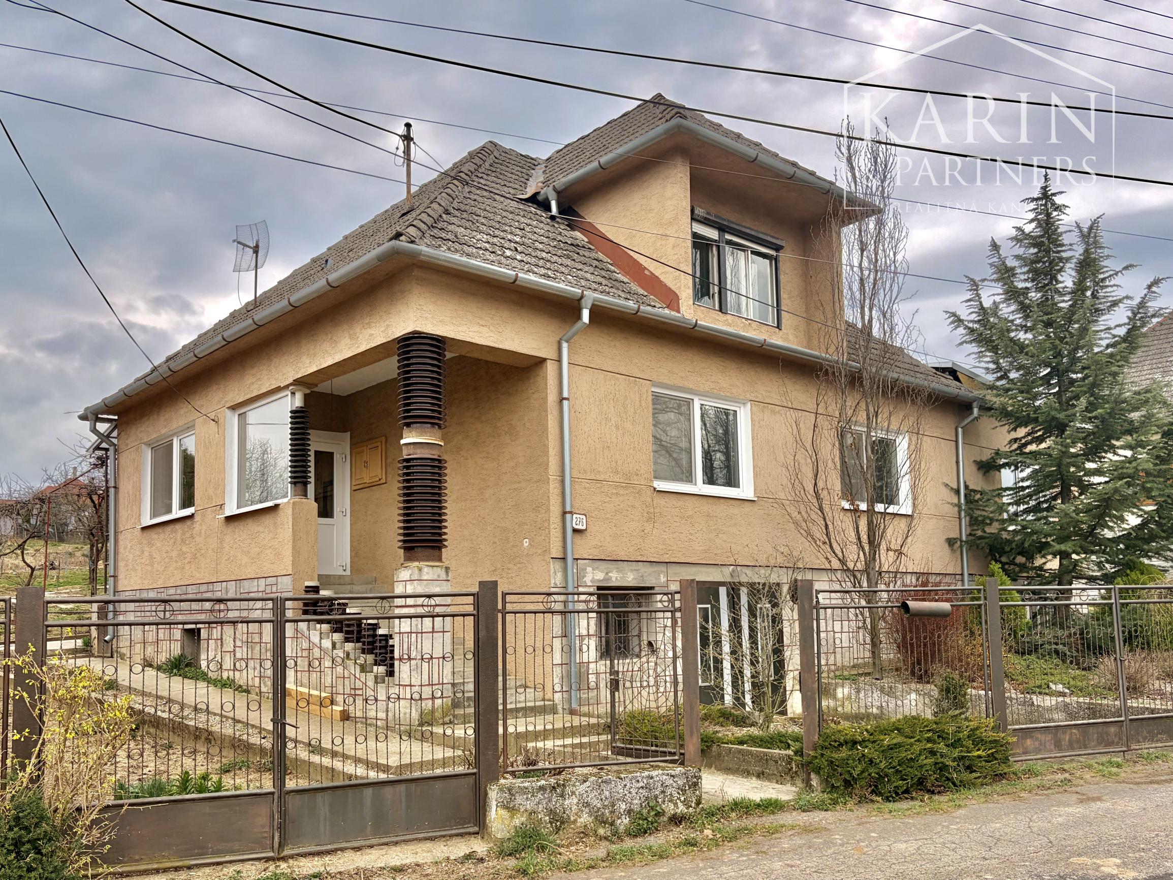 3-izb. RD Pastuchov (8 km od Hlohovca), 2 garáže, dieľňa+2 izby v podkroví