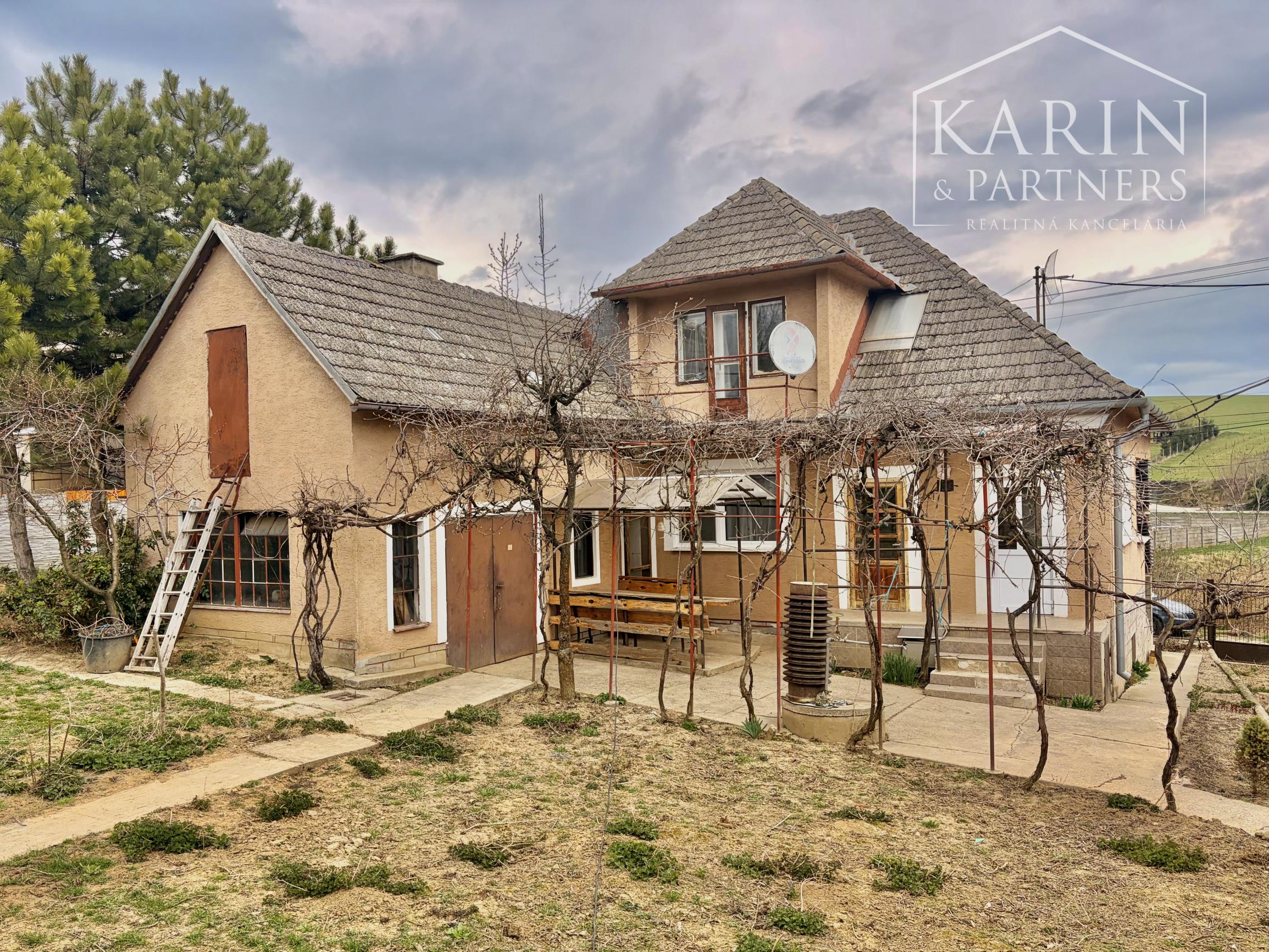 3-izb. RD Pastuchov (8 km od Hlohovca), 2 garáže, dieľňa+2 izby v podkroví