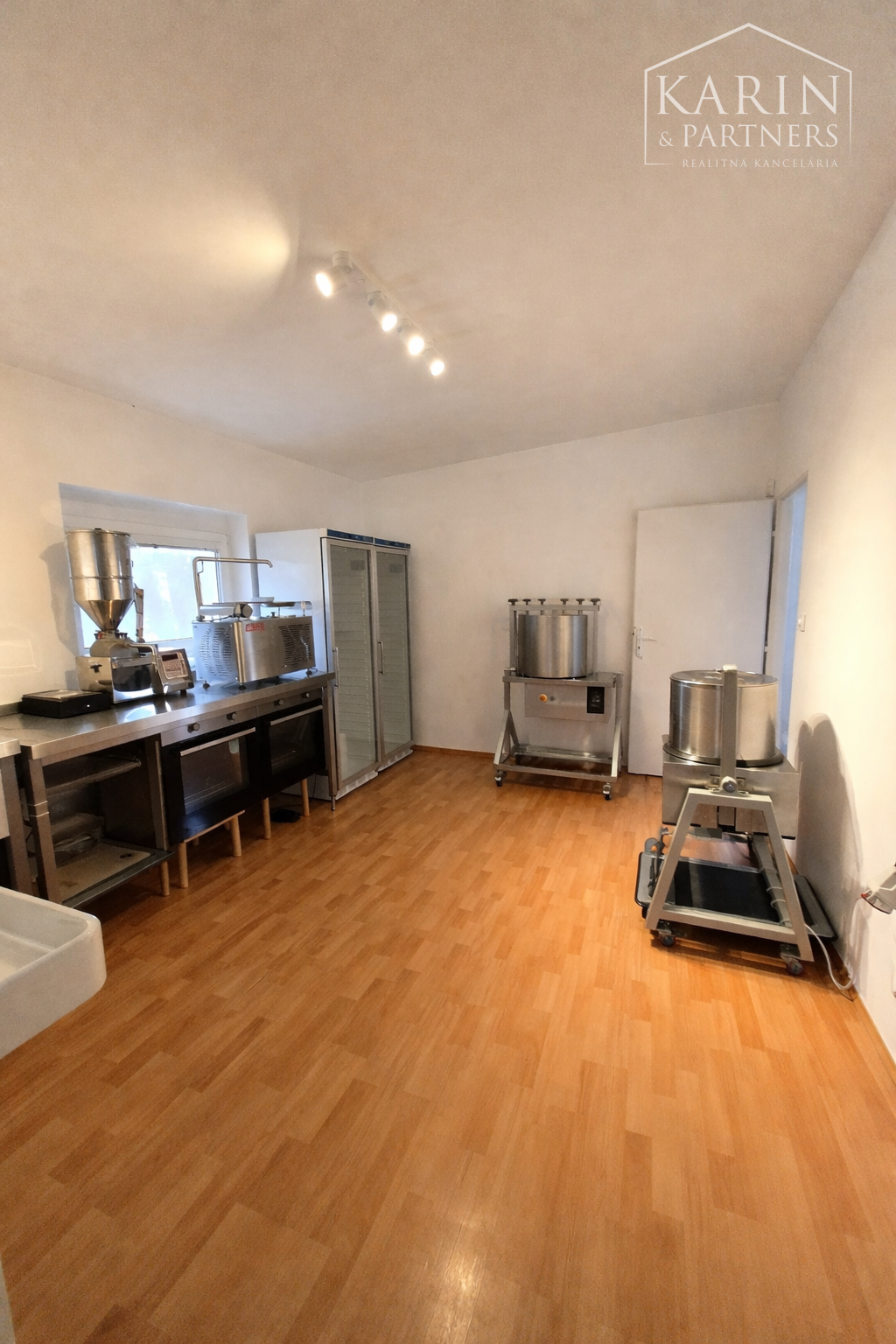 PRENÁJOM – GASTRO VÝROBŇA S VYBAVENÍM | ZÁHORSKÁ BYSTRICA – BA IV