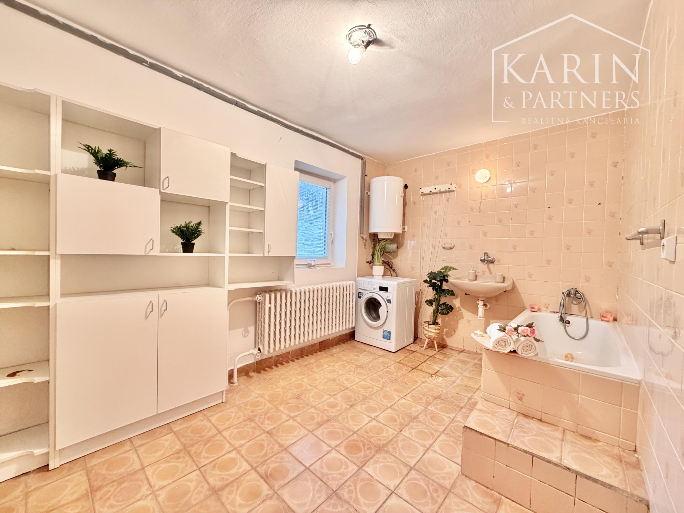 3-izb. RD Pastuchov (8 km od Hlohovca), 2 garáže, dieľňa+2 izby v podkroví