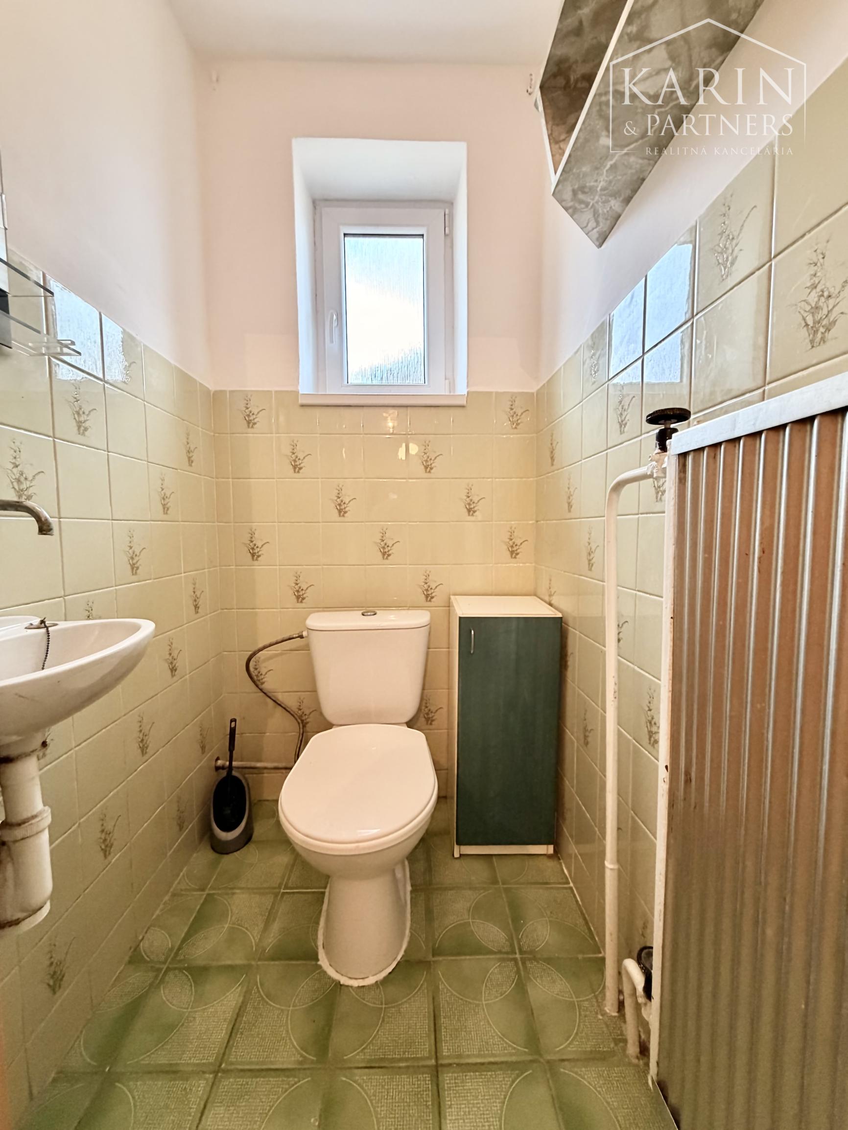 3-izb. RD Pastuchov (8 km od Hlohovca), 2 garáže, dieľňa+2 izby v podkroví