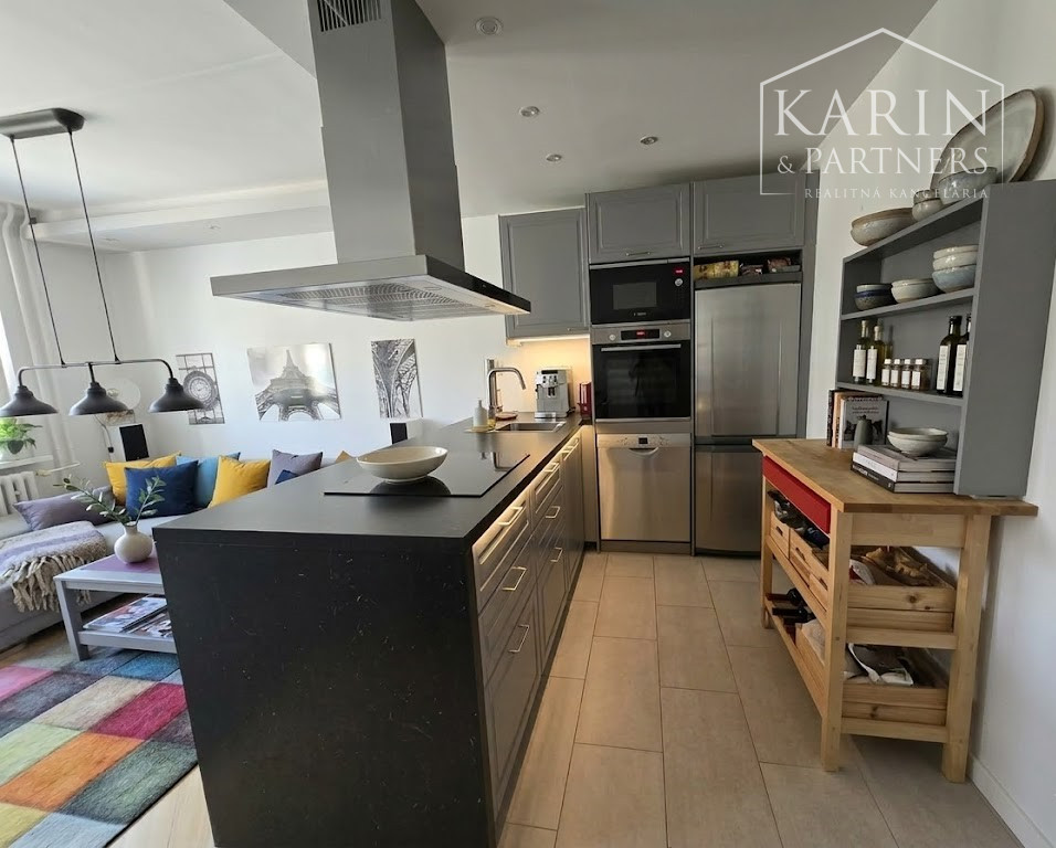 PREDAJ–Nadštandardný 3-izbový byt  s loggiou v  top lokalite Ružinova – Trávniky