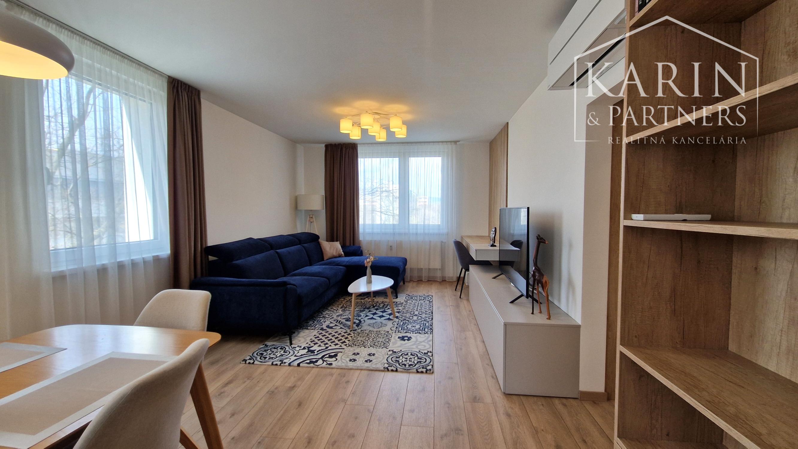 KOMPLETNE ZREKONŠTRUOVANÝ ZARIADENÝ BYT V RUŽINOVE – EXNÁROVA ULICA