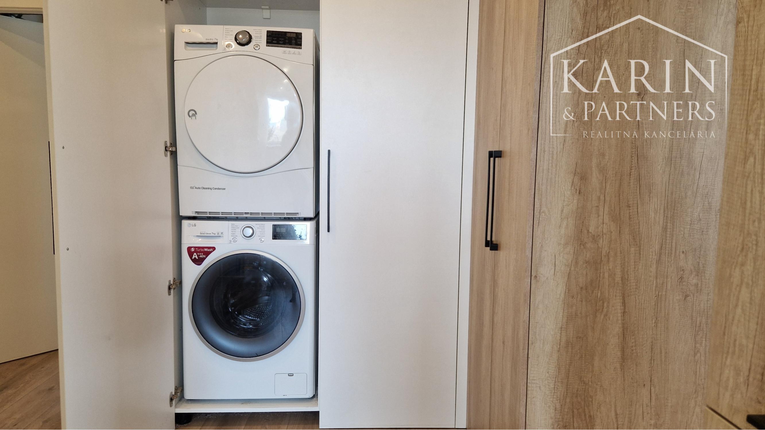 KOMPLETNE ZREKONŠTRUOVANÝ ZARIADENÝ BYT V RUŽINOVE – EXNÁROVA ULICA