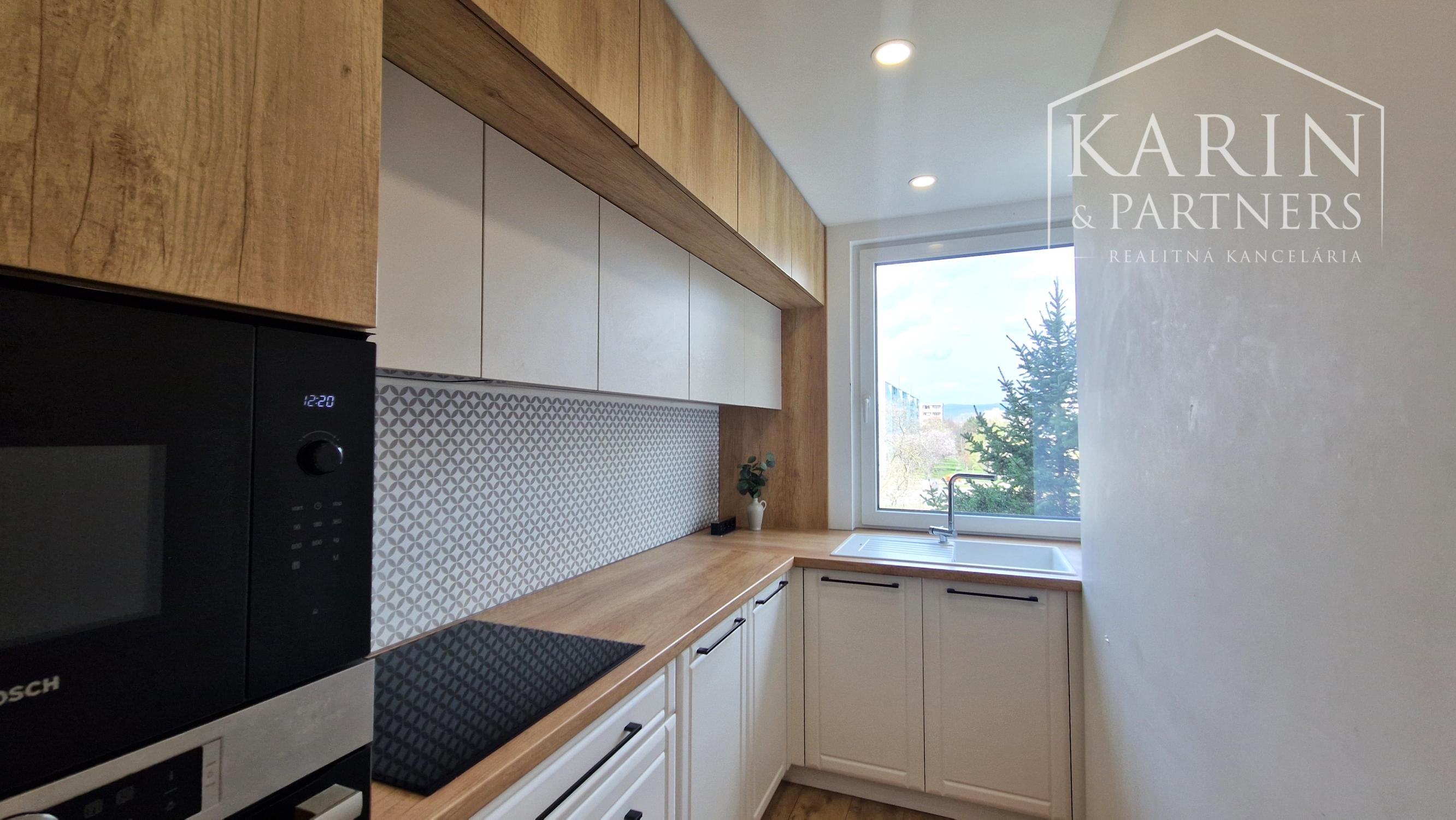 KOMPLETNE ZREKONŠTRUOVANÝ ZARIADENÝ BYT V RUŽINOVE – EXNÁROVA ULICA