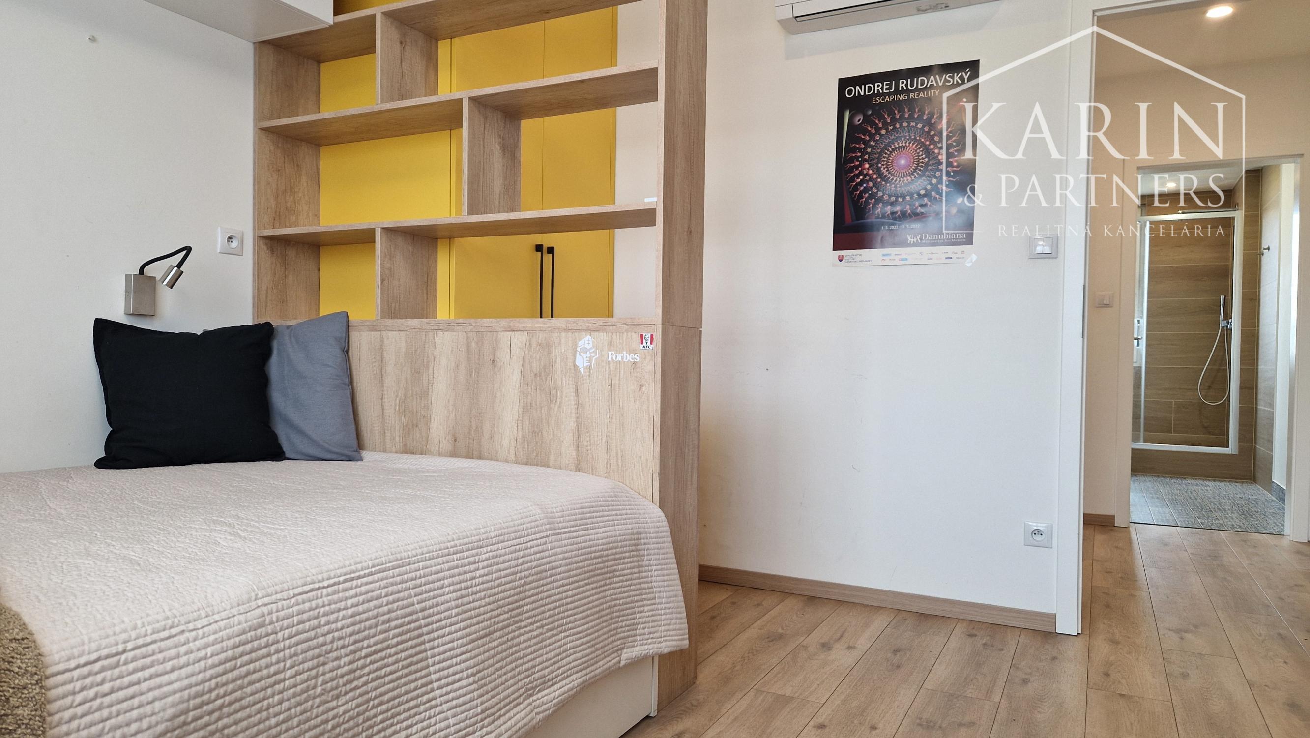 KOMPLETNE ZREKONŠTRUOVANÝ ZARIADENÝ BYT V RUŽINOVE – EXNÁROVA ULICA