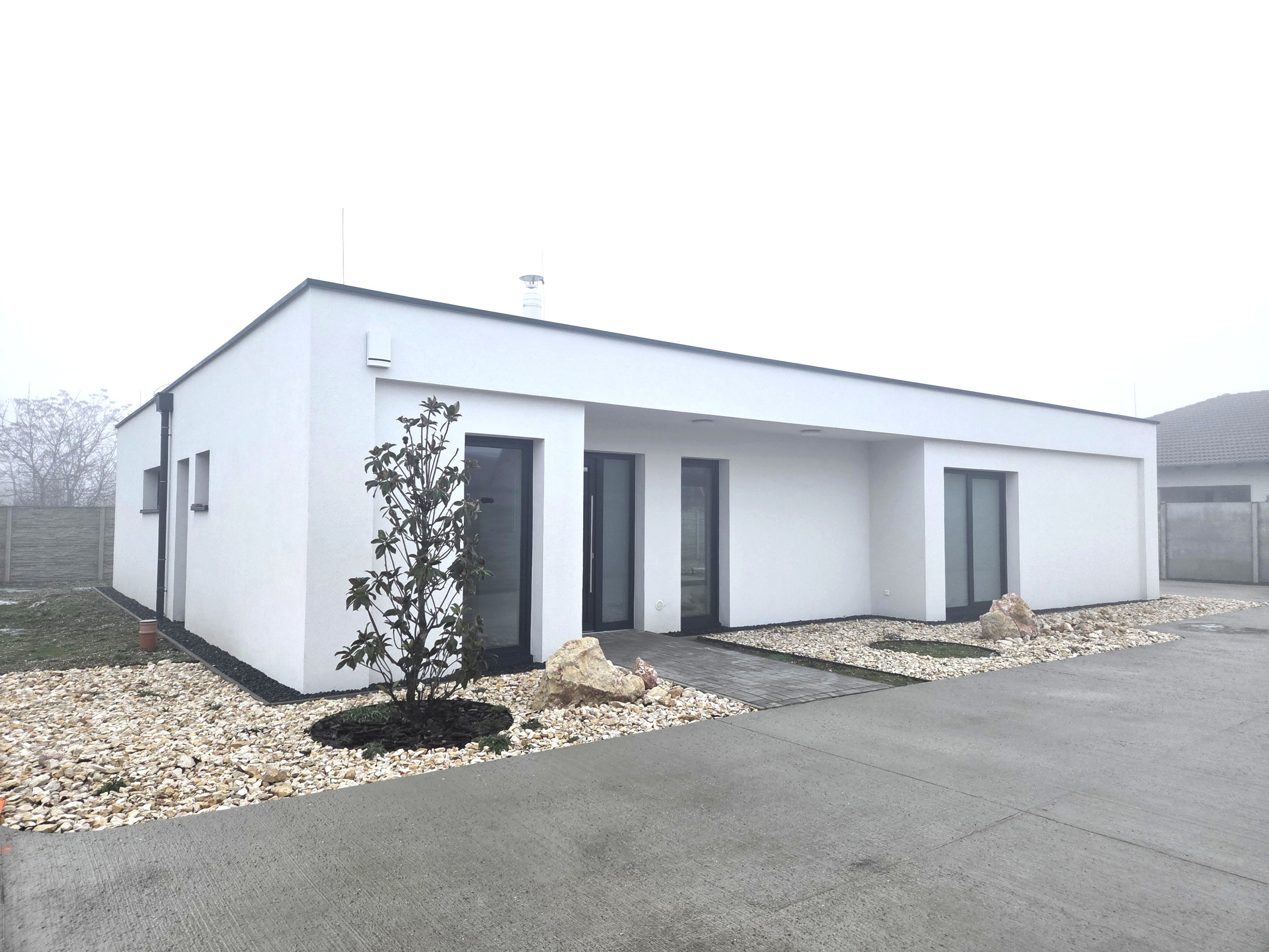 NOVOSTAVBA, moderný 4-izbový bungalov, Veľké Blahovo