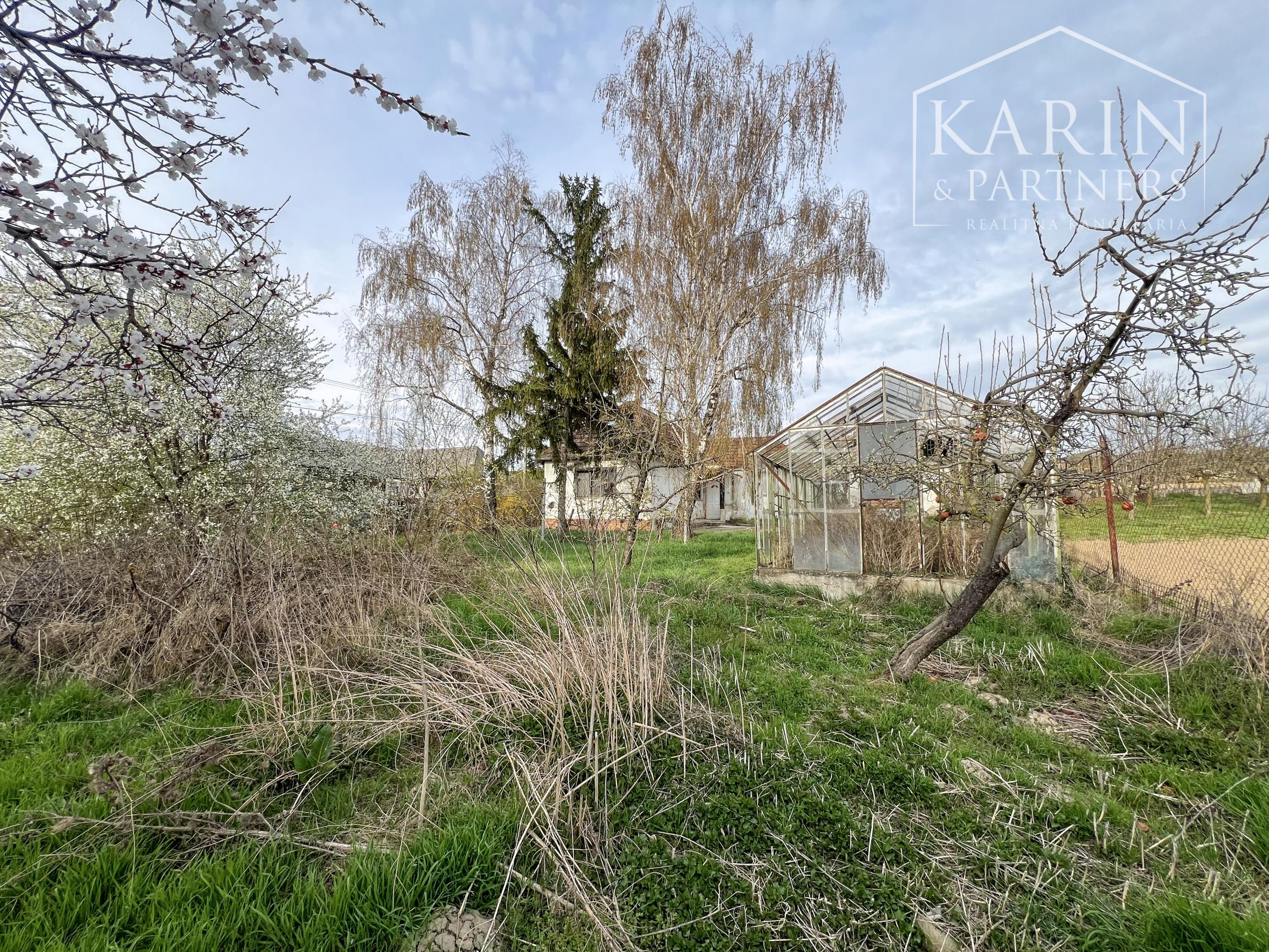 Stavebný pozemok v tichej uličke