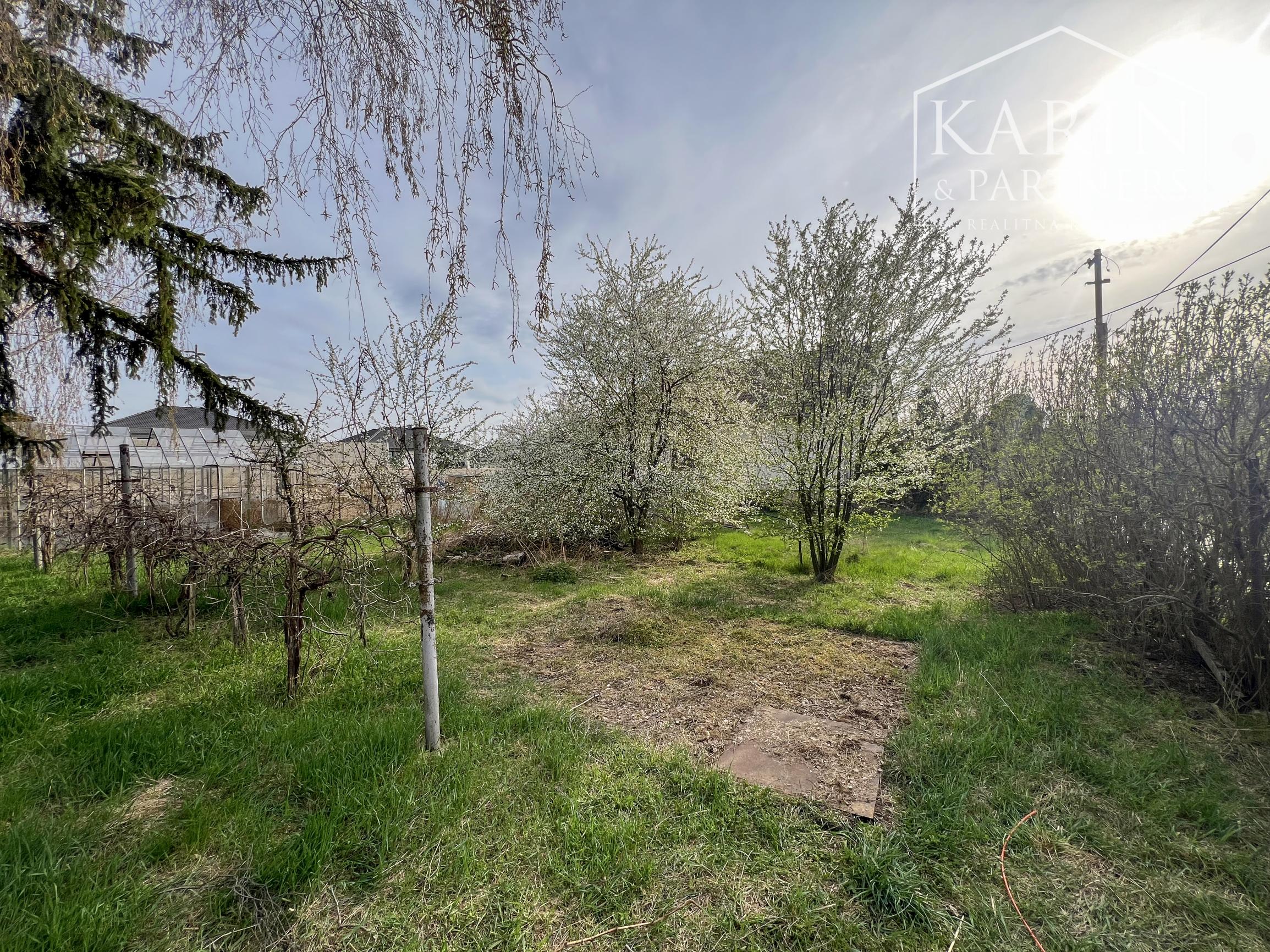 Stavebný pozemok v tichej uličke