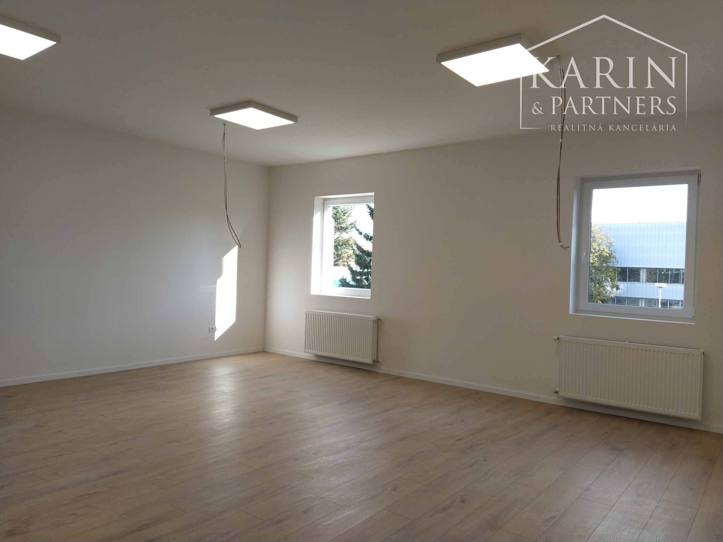 LEN: 10€/m2/mesiac! Prenájom viacúčelová miestnosť 39 m2 s umývadlom!, ul. Polianky, BA IV., Dúbravka.