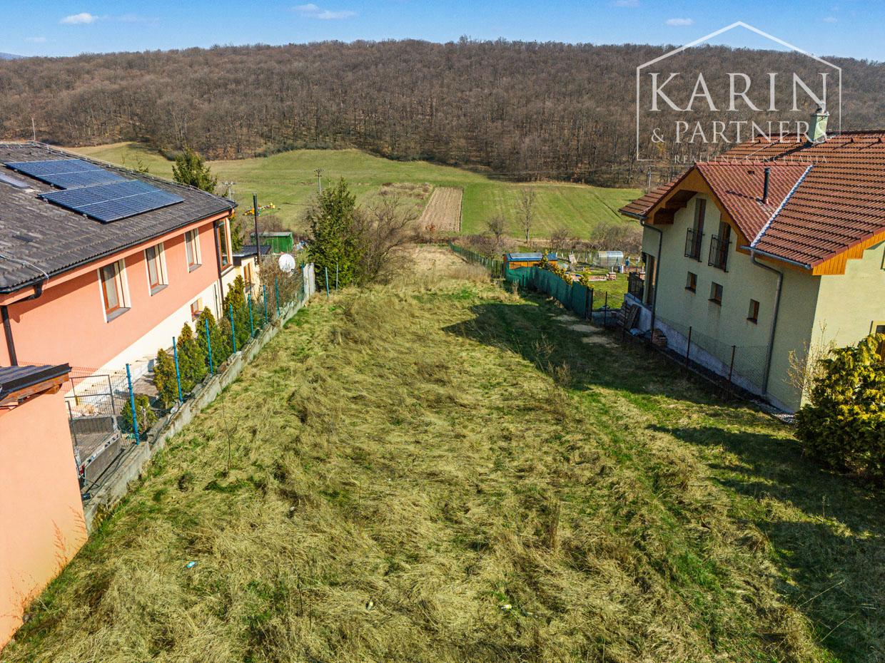 Stavebný pozemok s rozlohou 1758 m² v obci Lošonec.