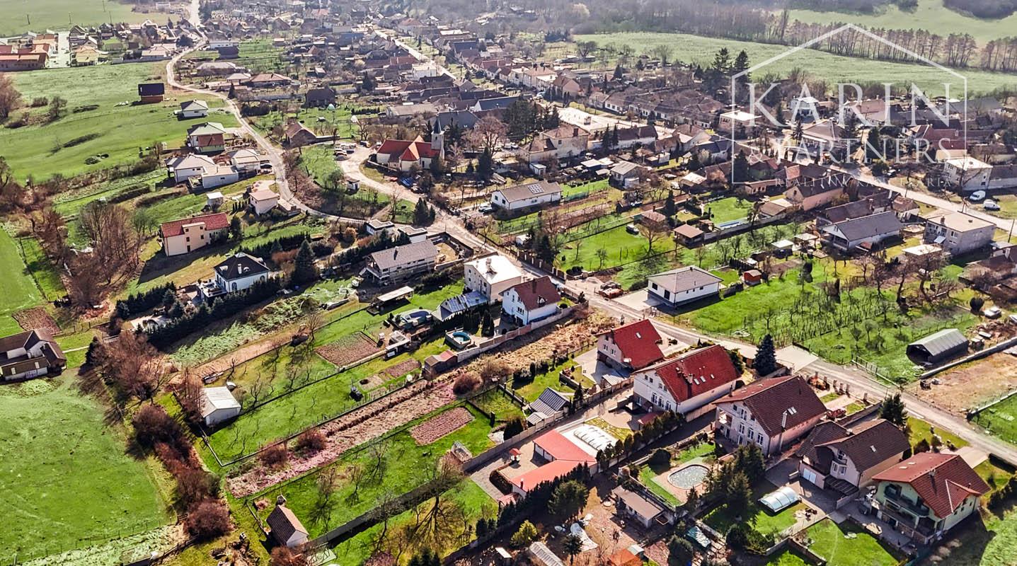 Stavebný pozemok s rozlohou 1758 m² v obci Lošonec.