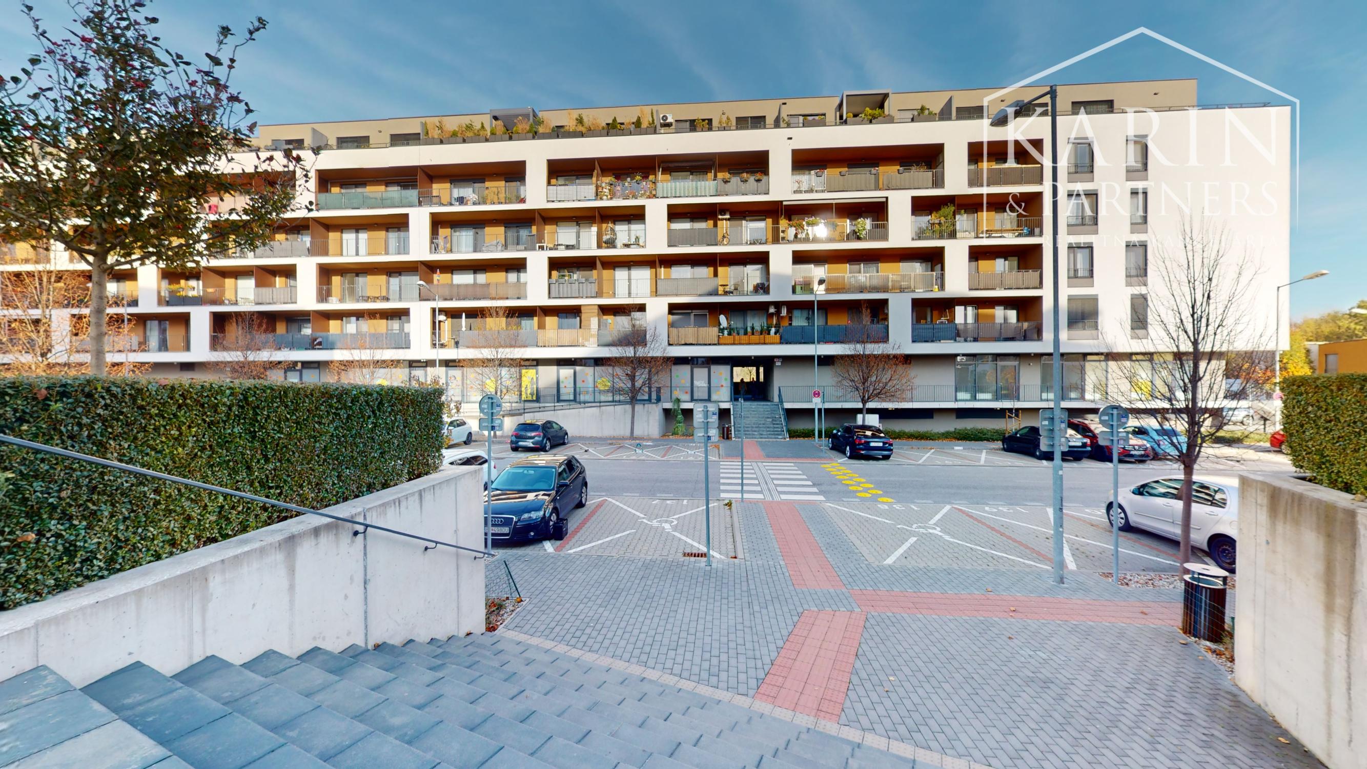 KOMPLETNE ZARIADENÝ 1I BYT S BALKÓNOM A PARKOVACÍM MIESTOM