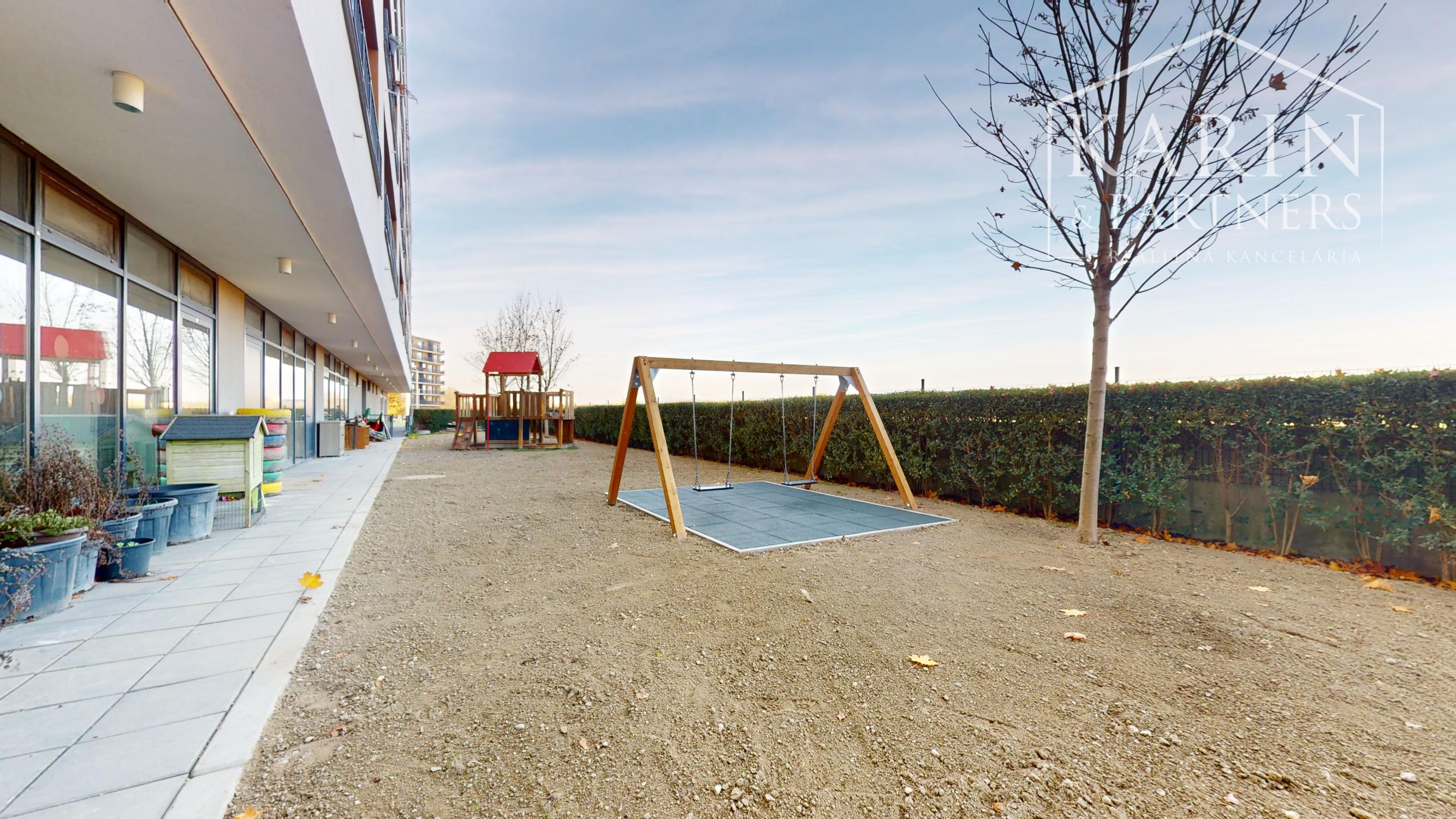 KOMPLETNE ZARIADENÝ 1I BYT S BALKÓNOM A PARKOVACÍM MIESTOM