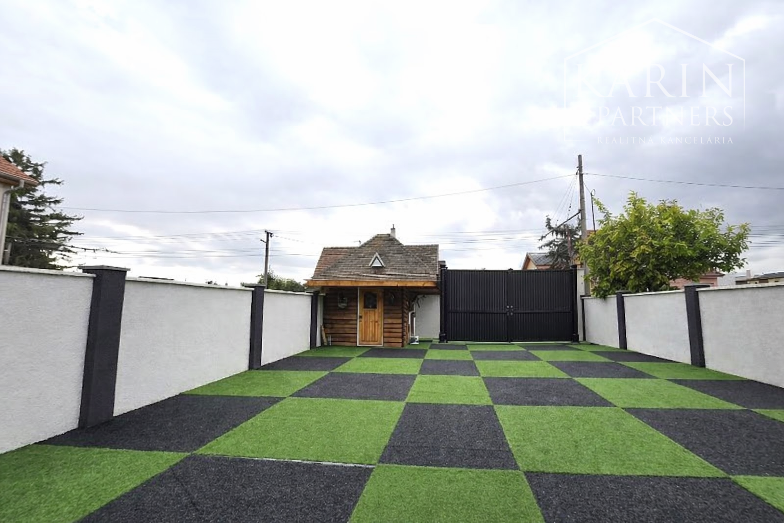 Predaj – Prízemný 5 izbový rodinný dom s obytným podkrovím – Bratislava II Ružinov mč. Trnávka.