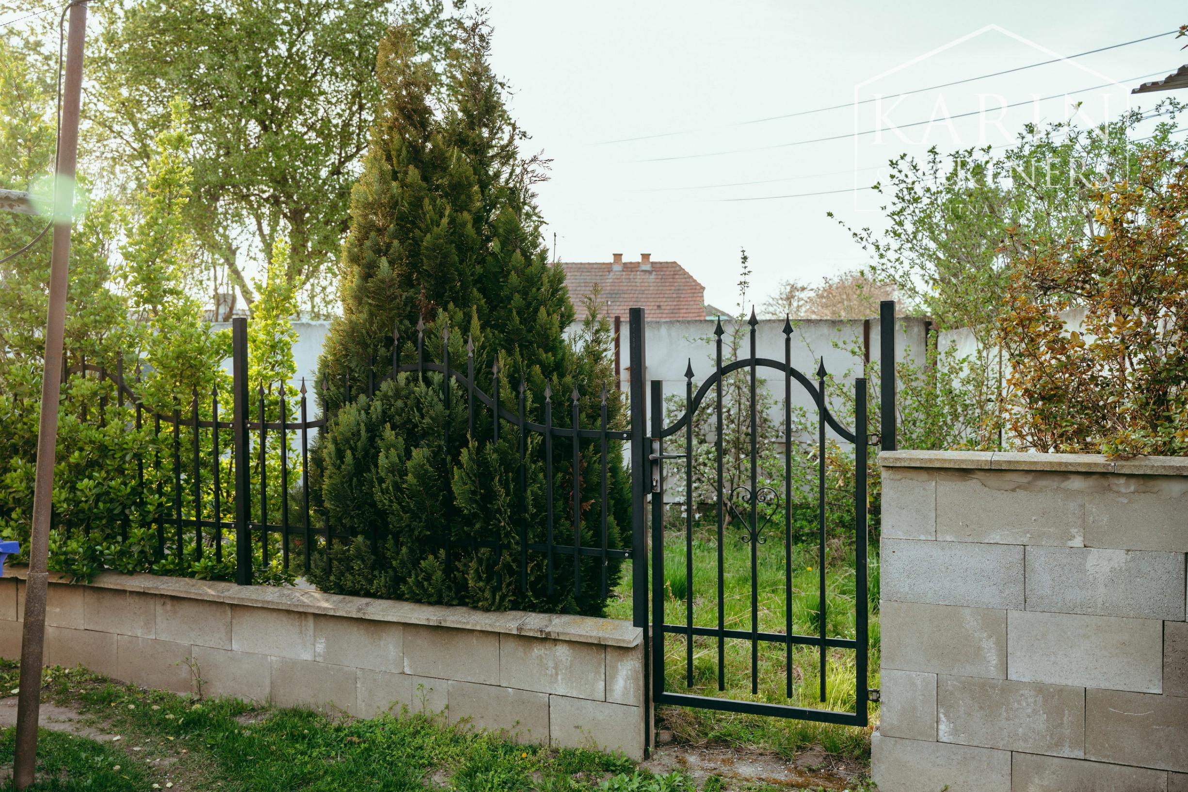 3i byt so záhradou a garážou v obci Brodské