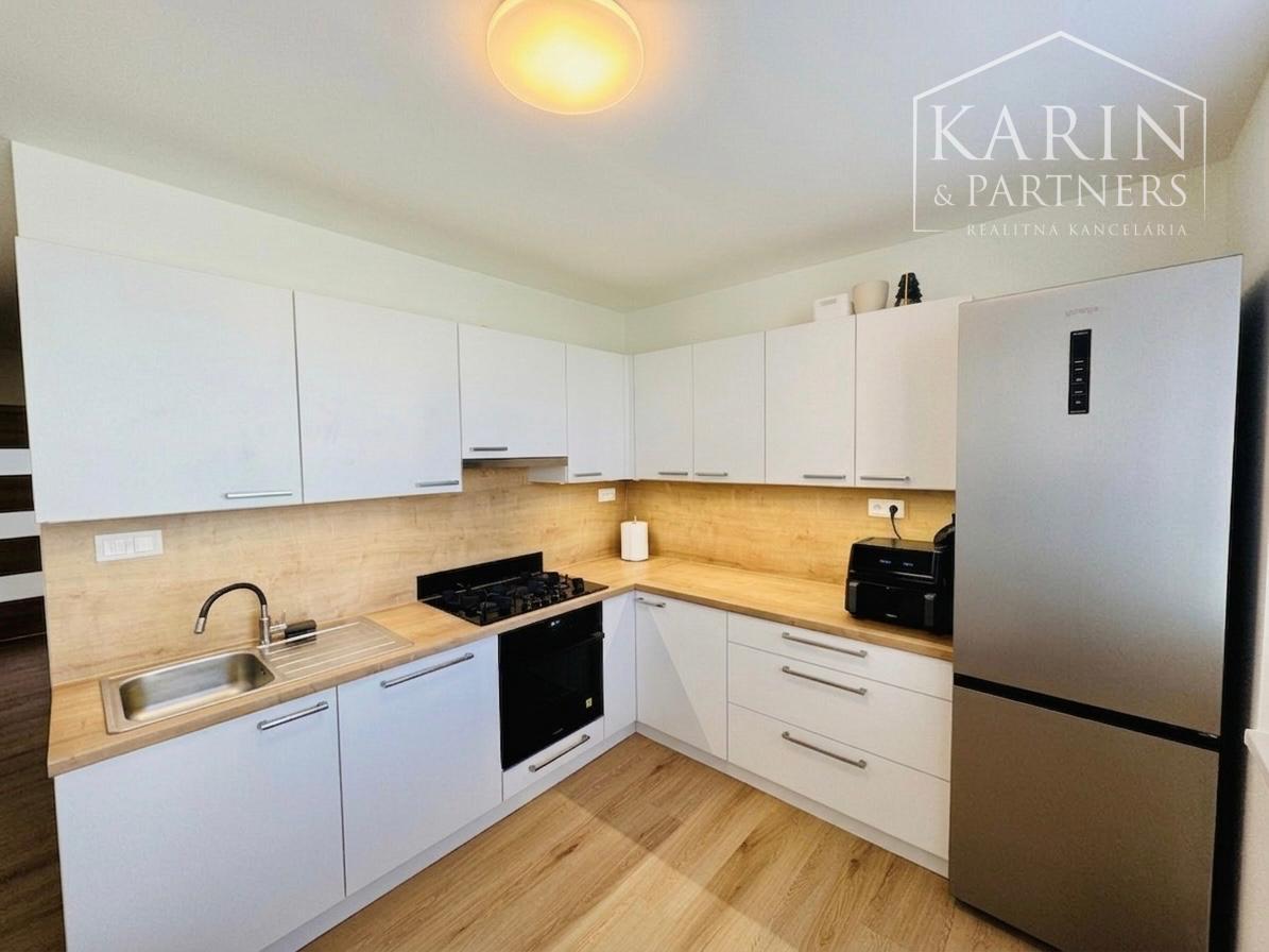 KOMPLETNE ZREKONŠTRUOVANÝ 2i BYT - SKALICA