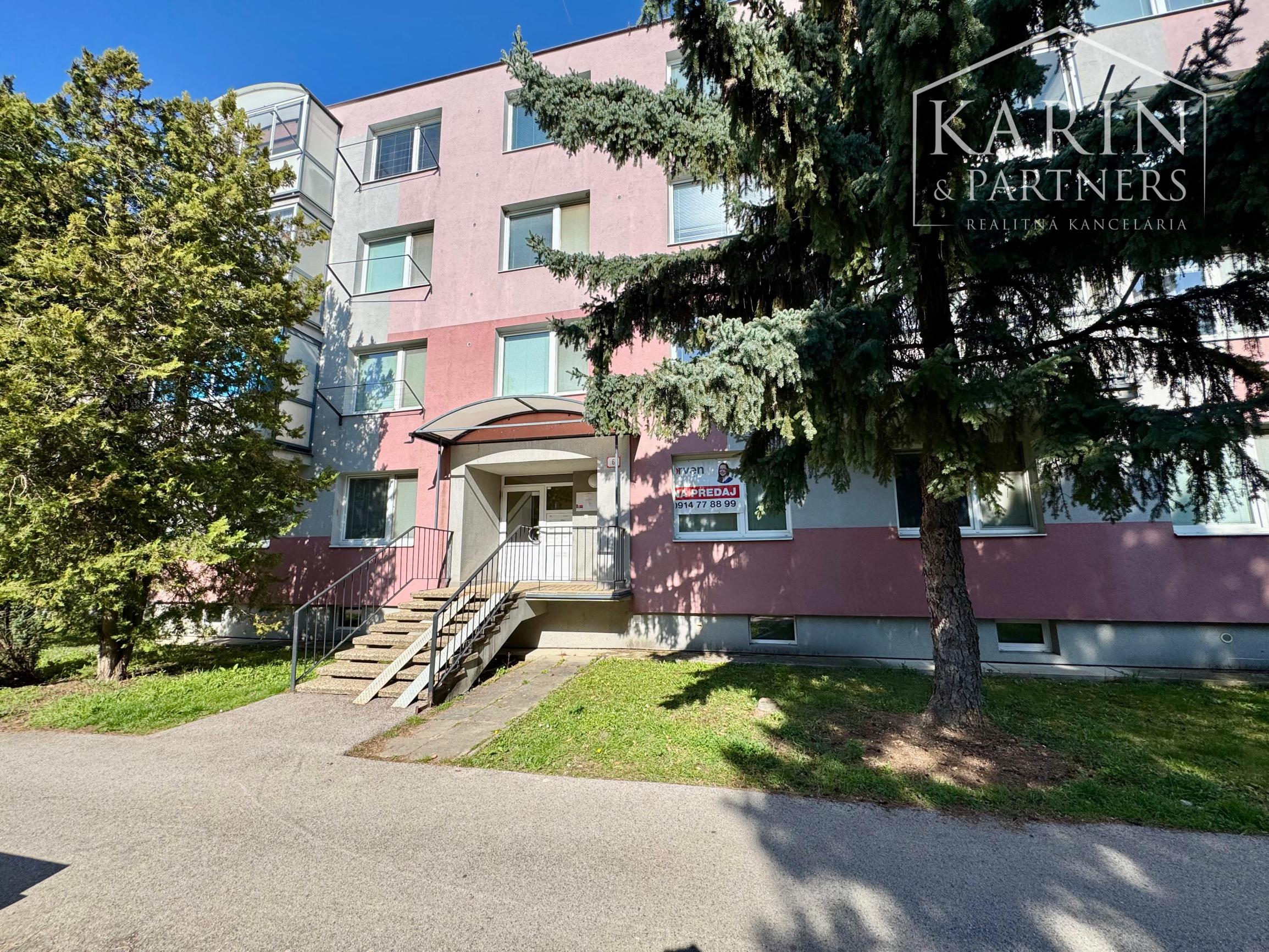 KOMPLETNE ZREKONŠTRUOVANÝ 2i BYT - SKALICA