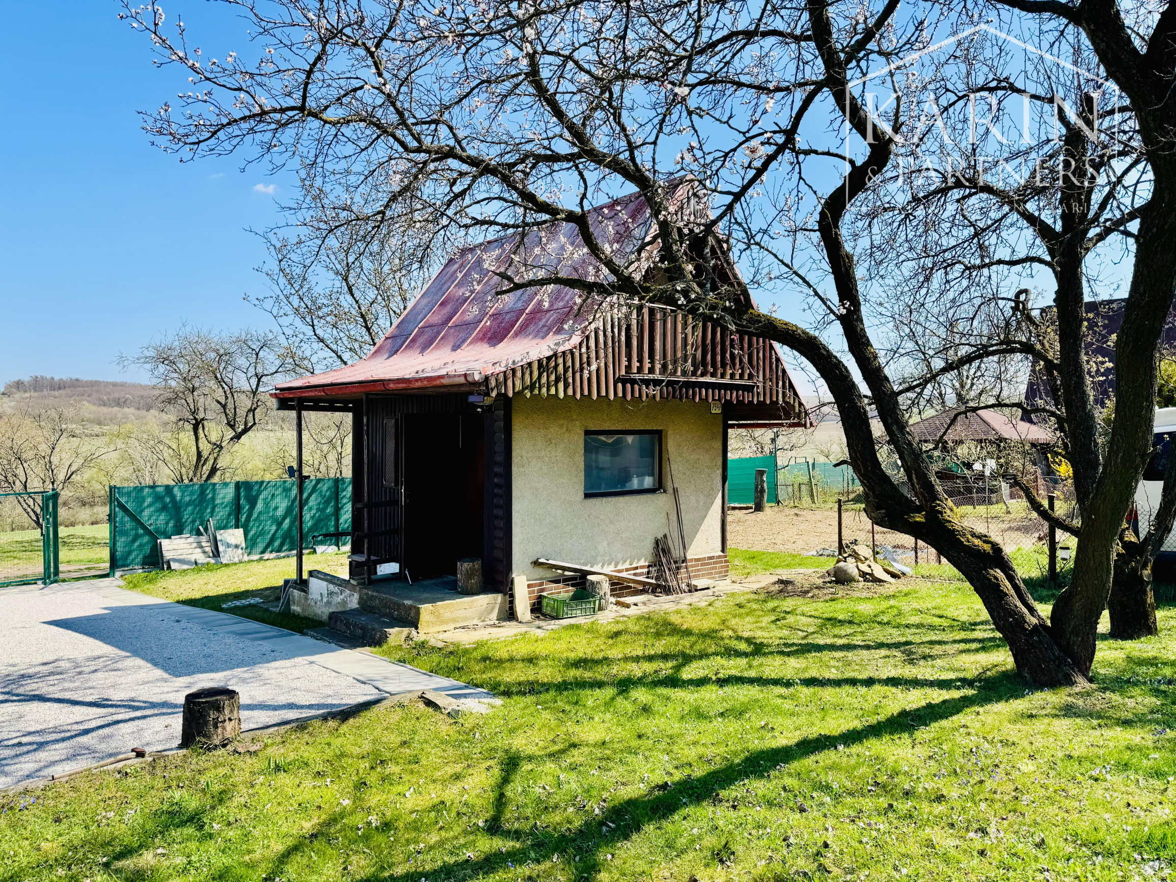 PREDAJ: CHATA S POZEMKOM 911 M² – SKALICA