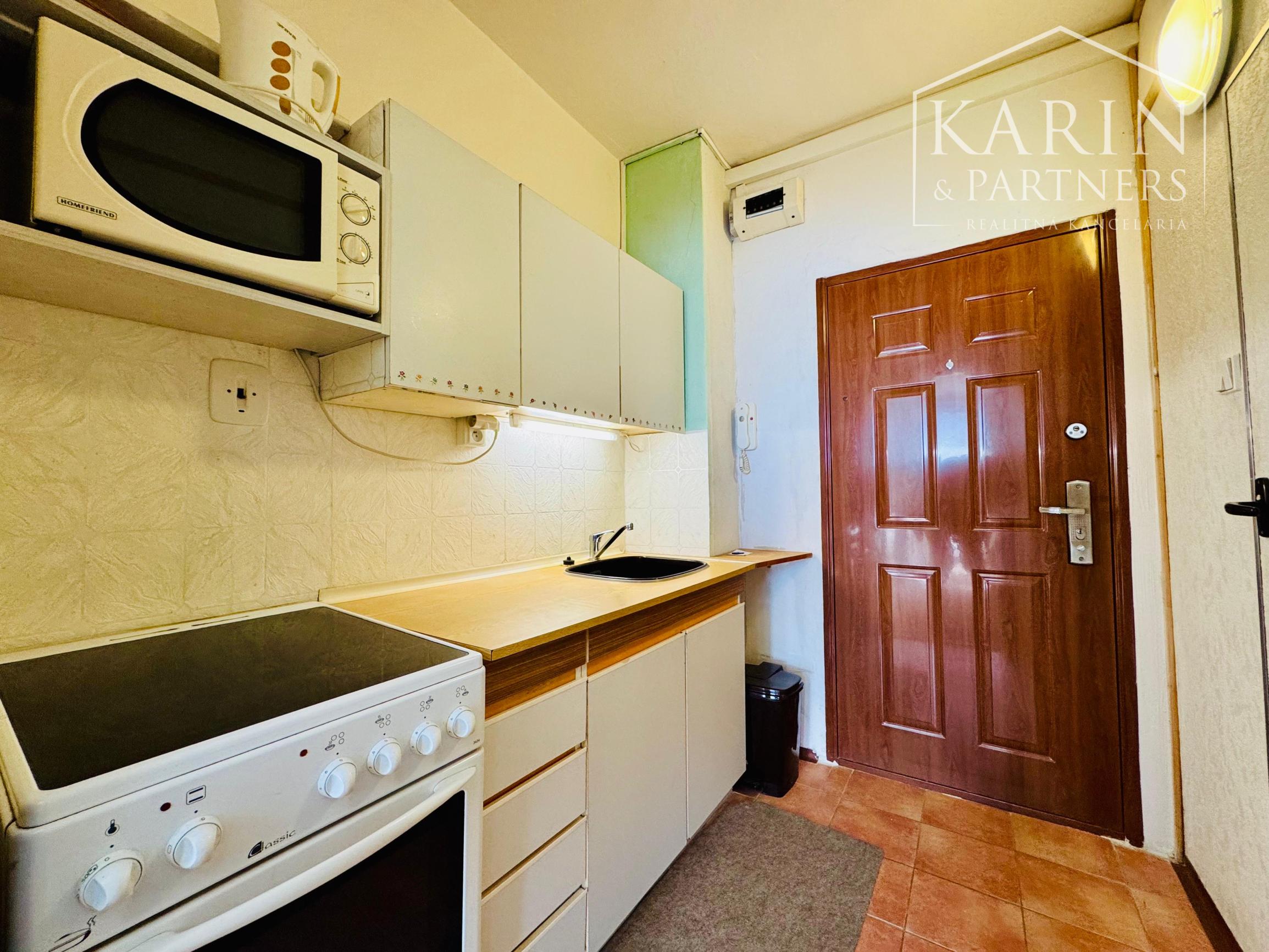 PREDAJ: ZARIADENÁ GARSÓNKA V SKALICI