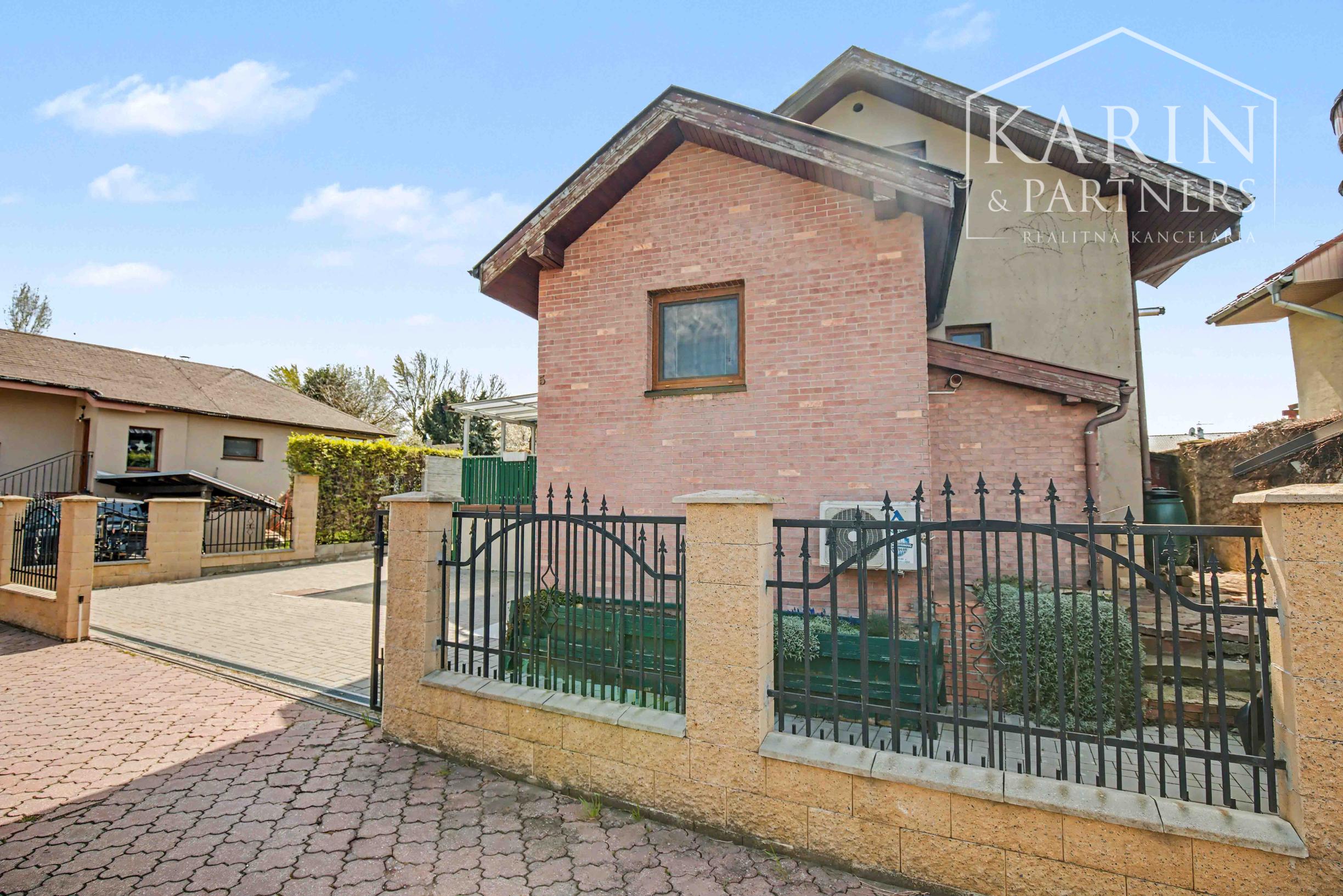 RODINNÝ DOM PRI DUNAJI S DOVOLENKOVOU ATMOSFÉROU - HAMULIAKOVO