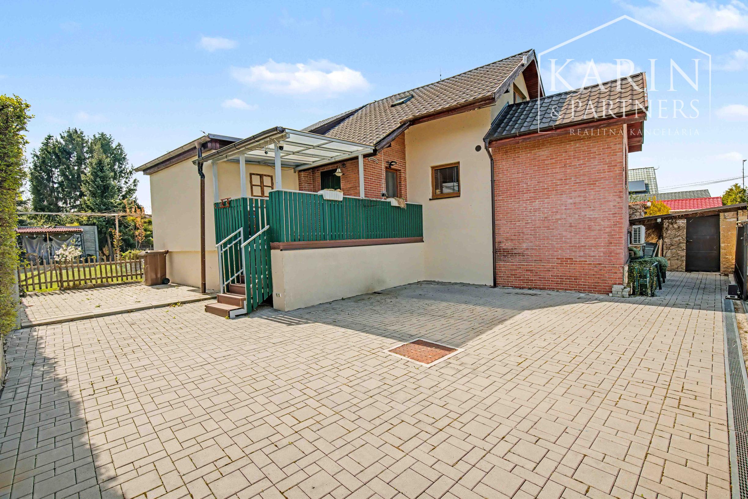 RODINNÝ DOM PRI DUNAJI S DOVOLENKOVOU ATMOSFÉROU - HAMULIAKOVO