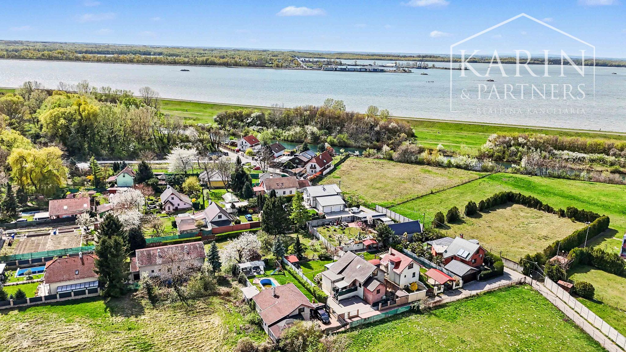 RODINNÝ DOM PRI DUNAJI S DOVOLENKOVOU ATMOSFÉROU - HAMULIAKOVO