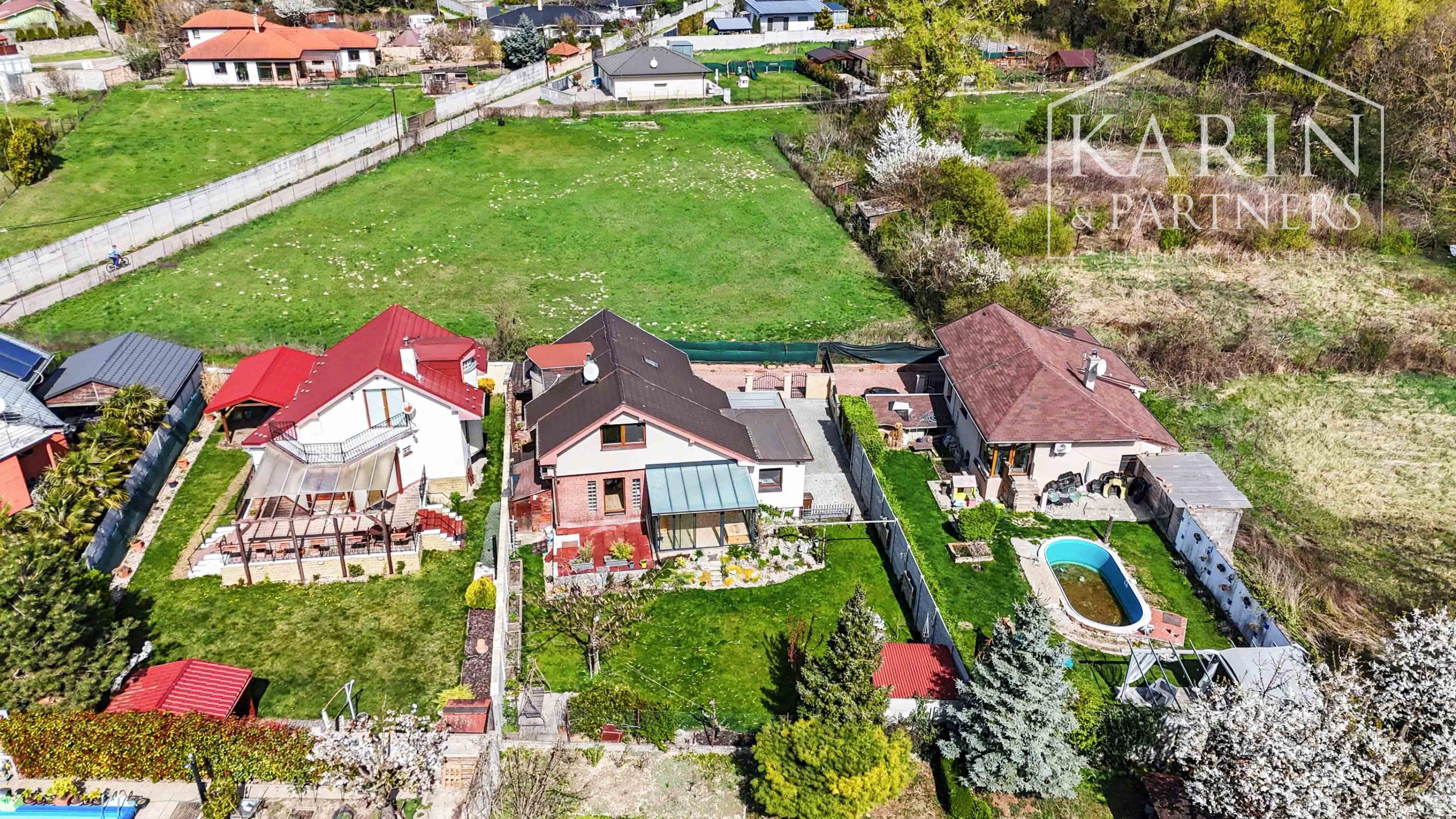 RODINNÝ DOM PRI DUNAJI S DOVOLENKOVOU ATMOSFÉROU - HAMULIAKOVO